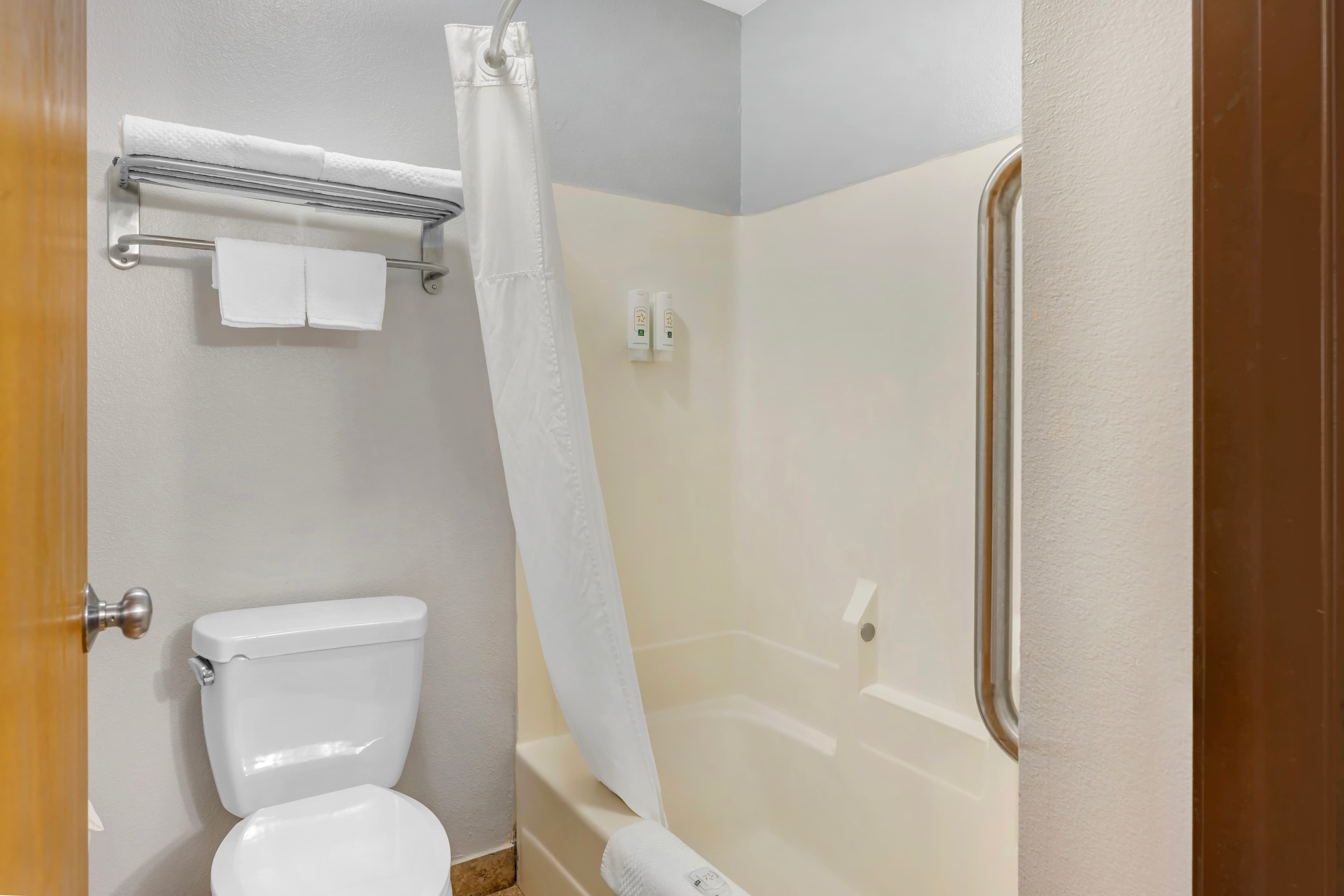Quality Inn Chesterton near Indiana Dunes National Park I-94 — 10