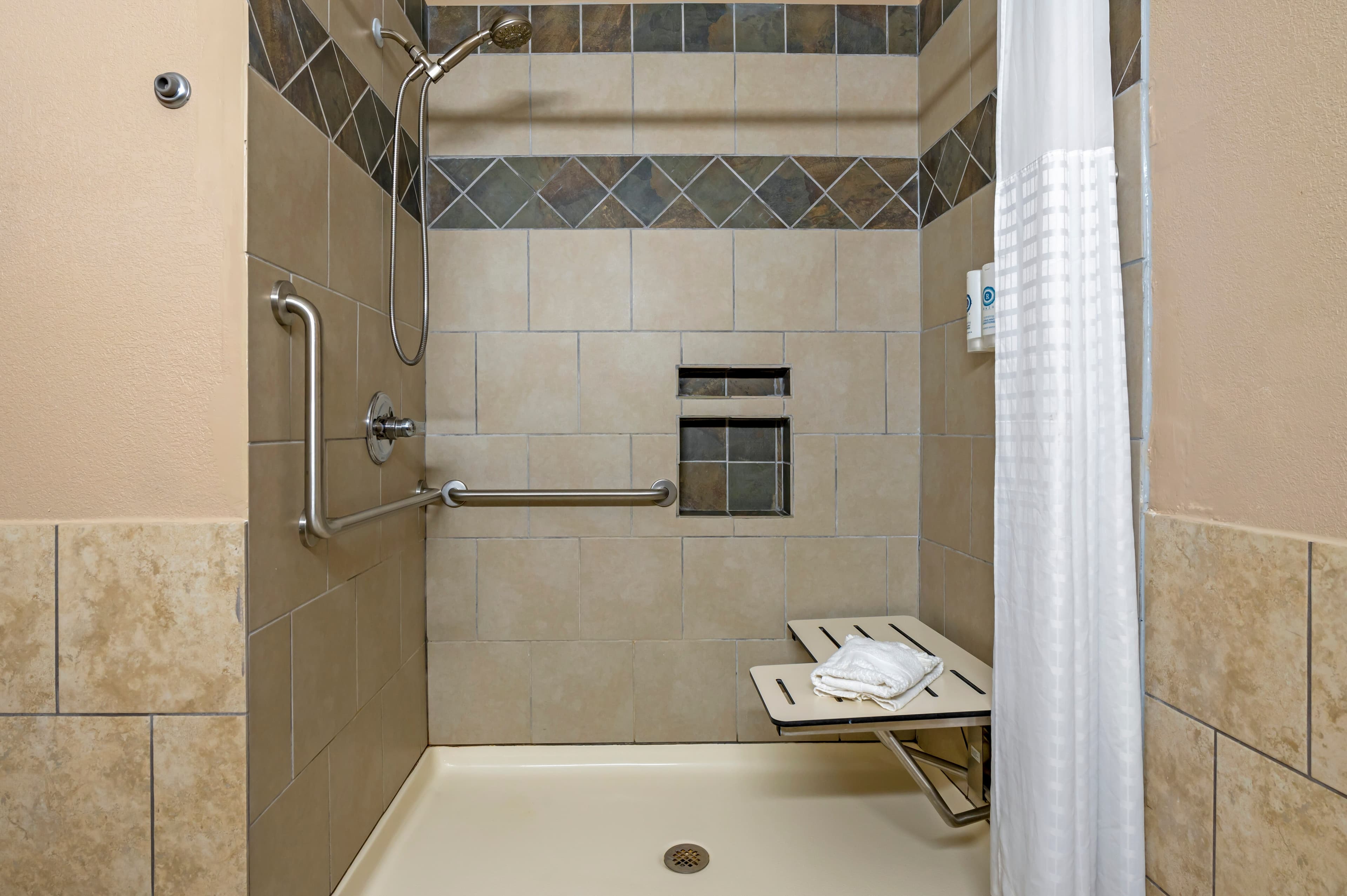 Econo Lodge Shelbyville North — 8