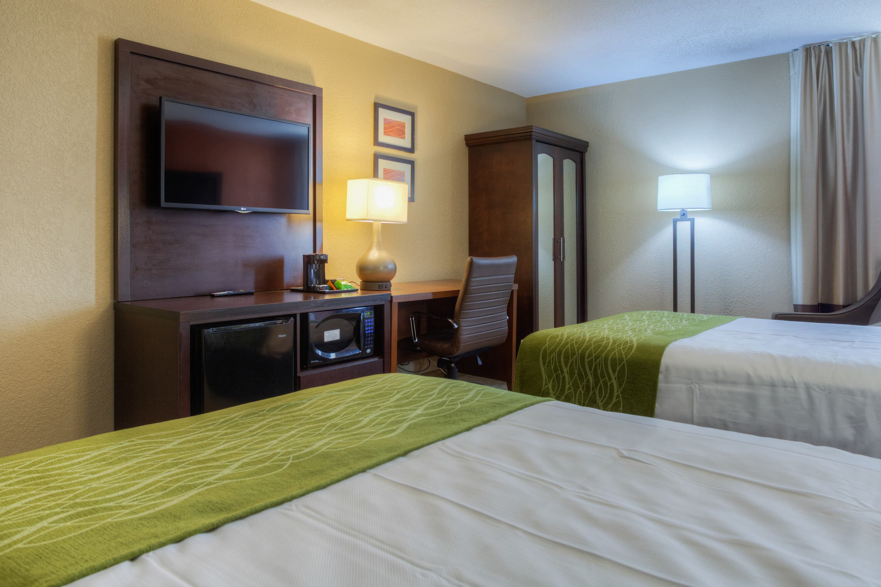 Comfort Inn & Suites Evansville Airport — 8