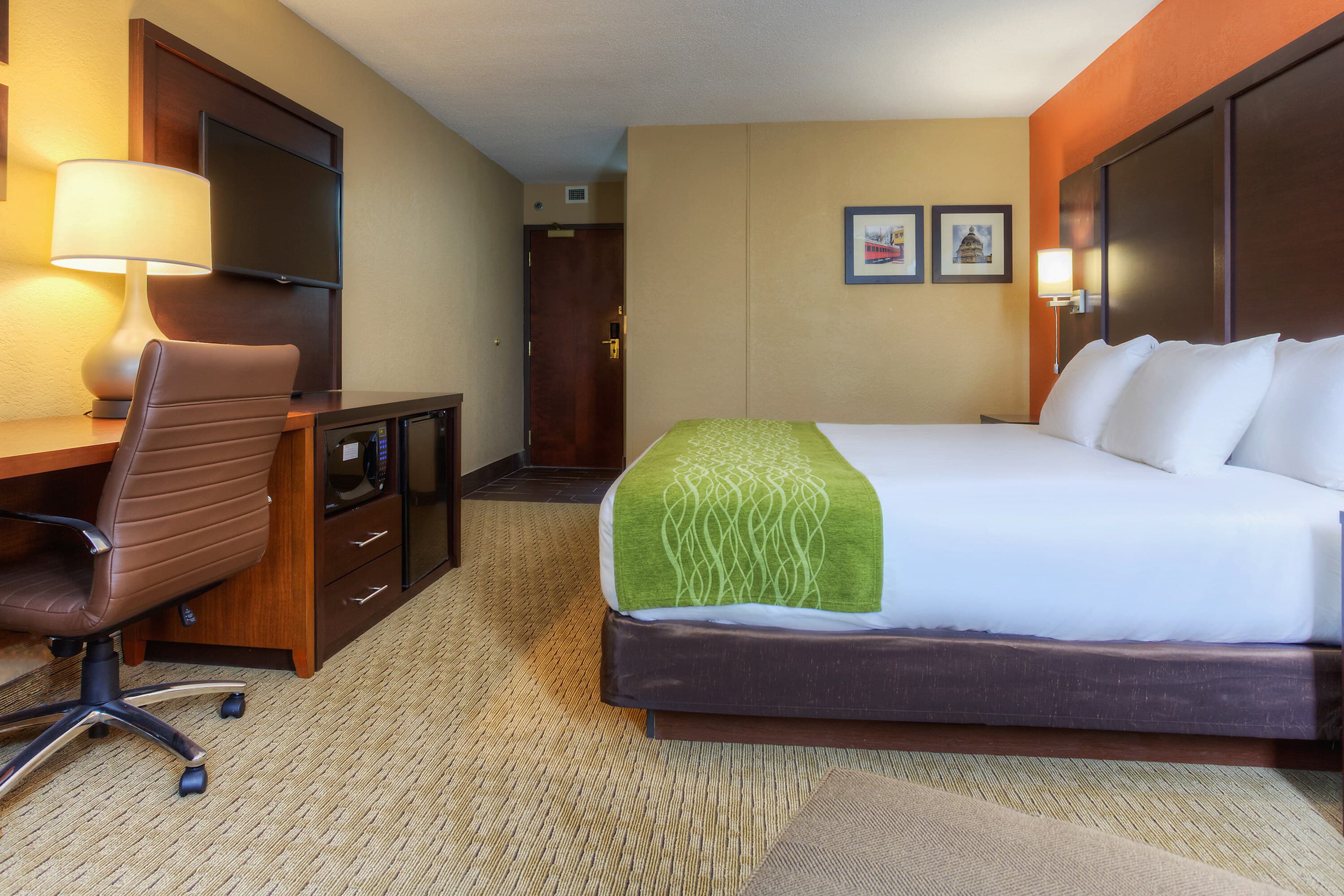 Comfort Inn & Suites Evansville Airport - Image 2