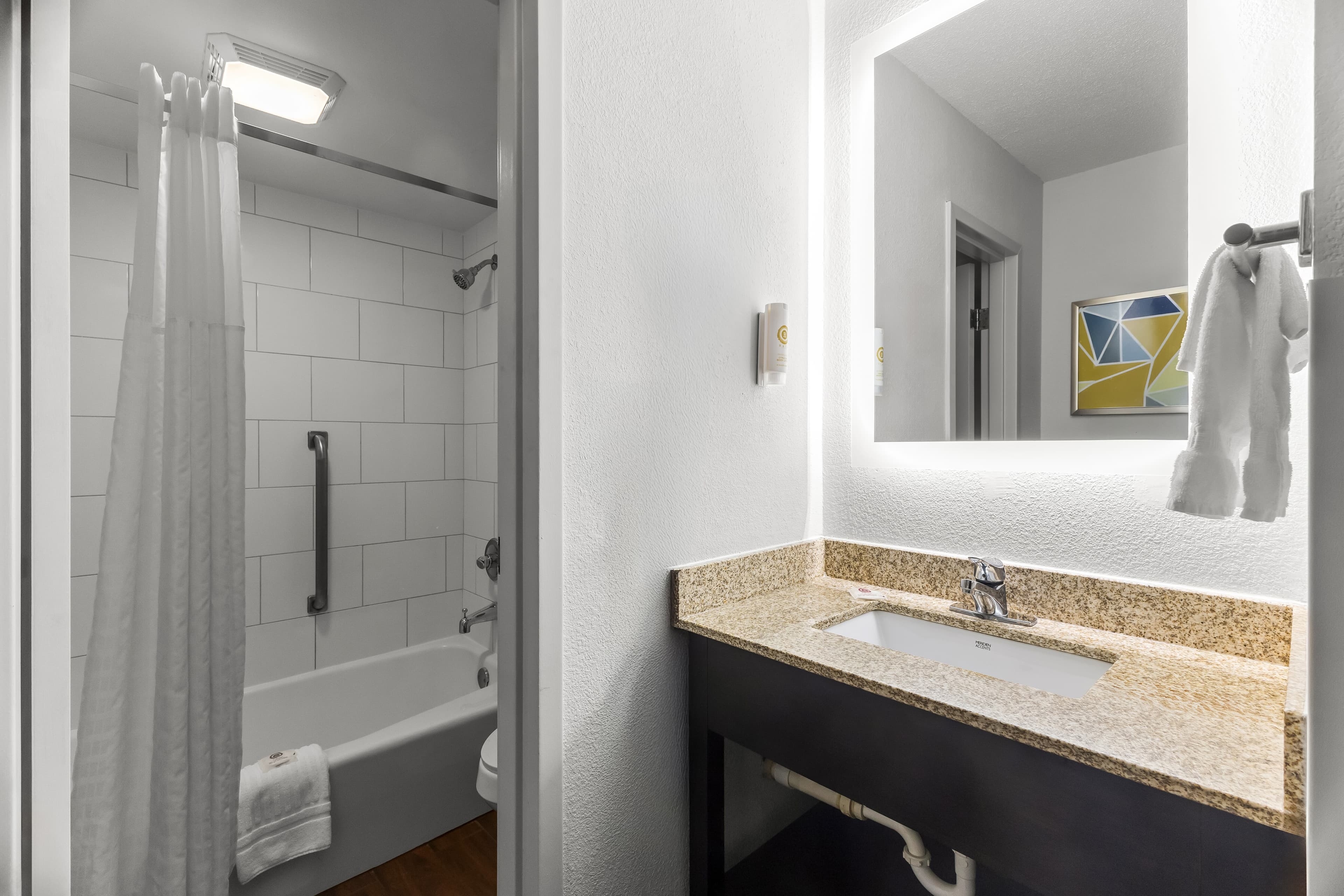 Comfort Inn & Suites Evansville Airport — 17