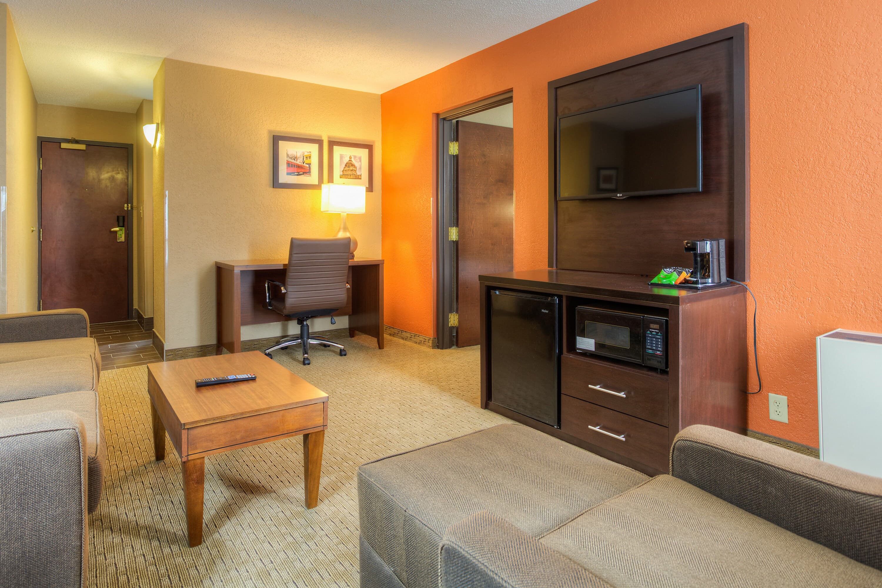 Comfort Inn & Suites Evansville Airport — 9