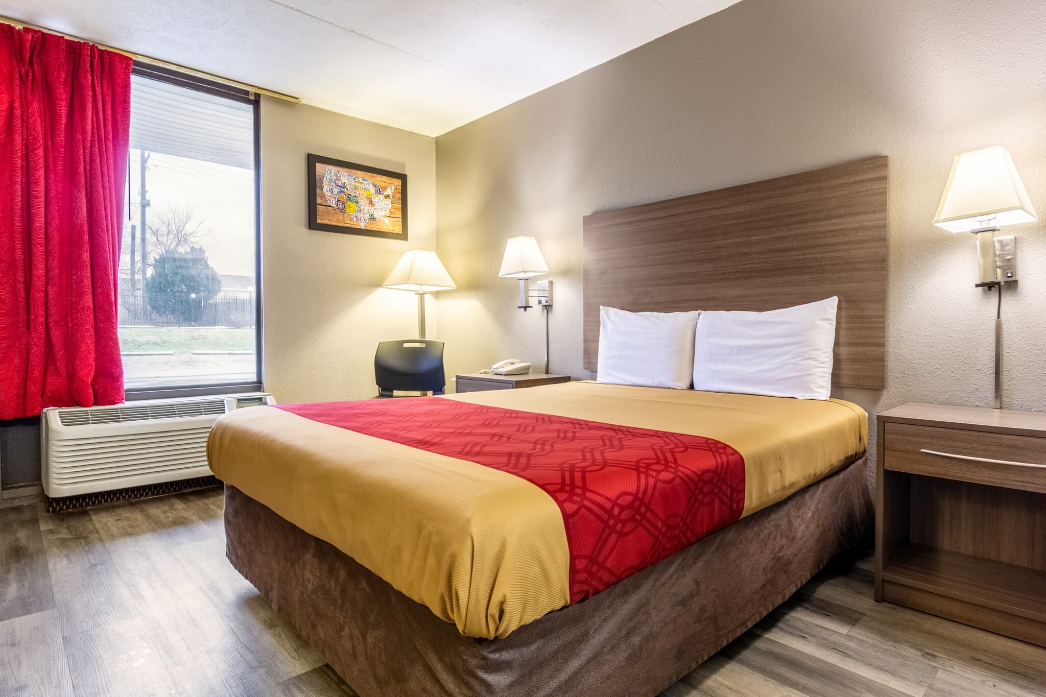 Econo Lodge Seymour - Image 1