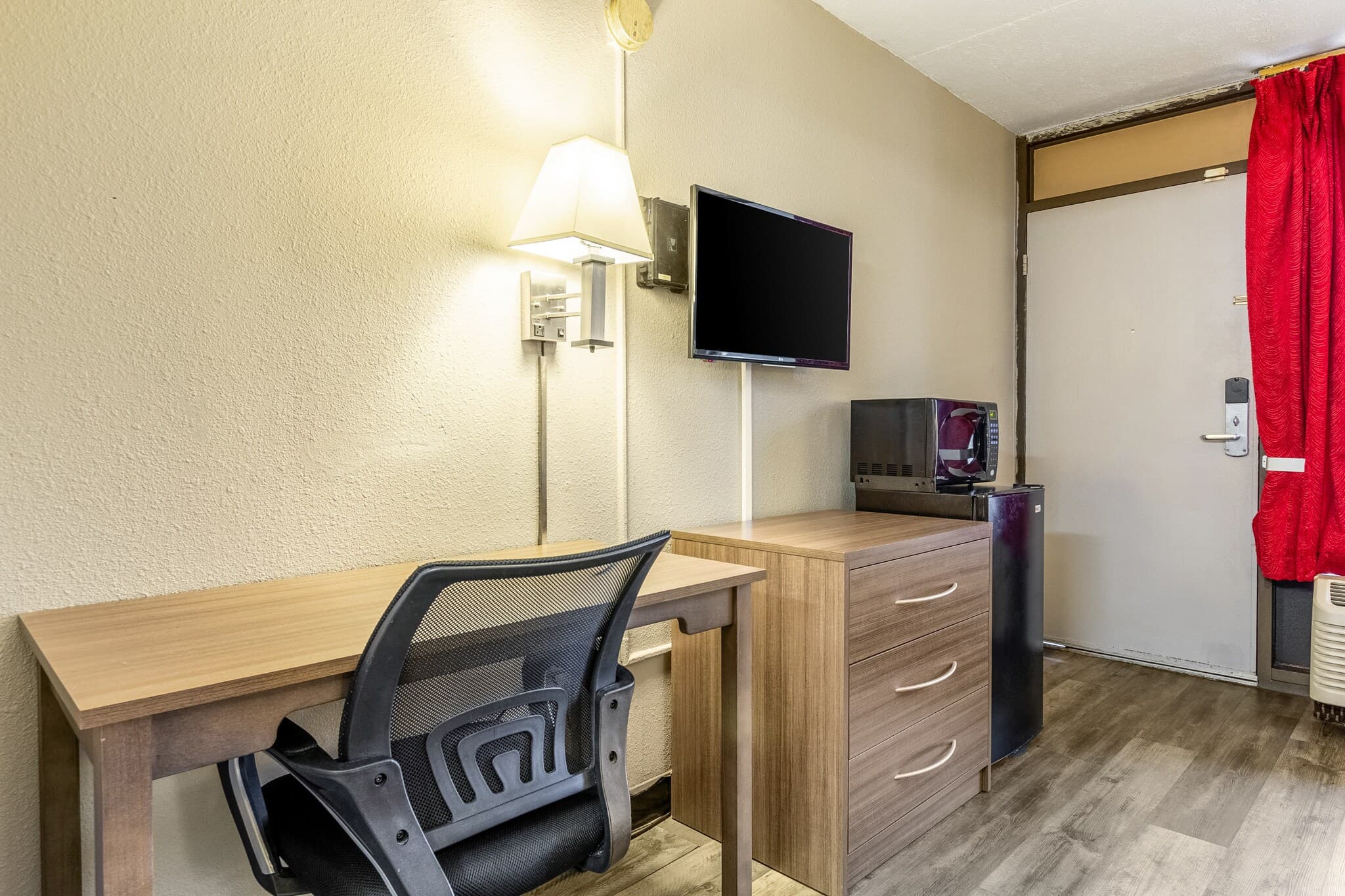 Econo Lodge Seymour - Image 3