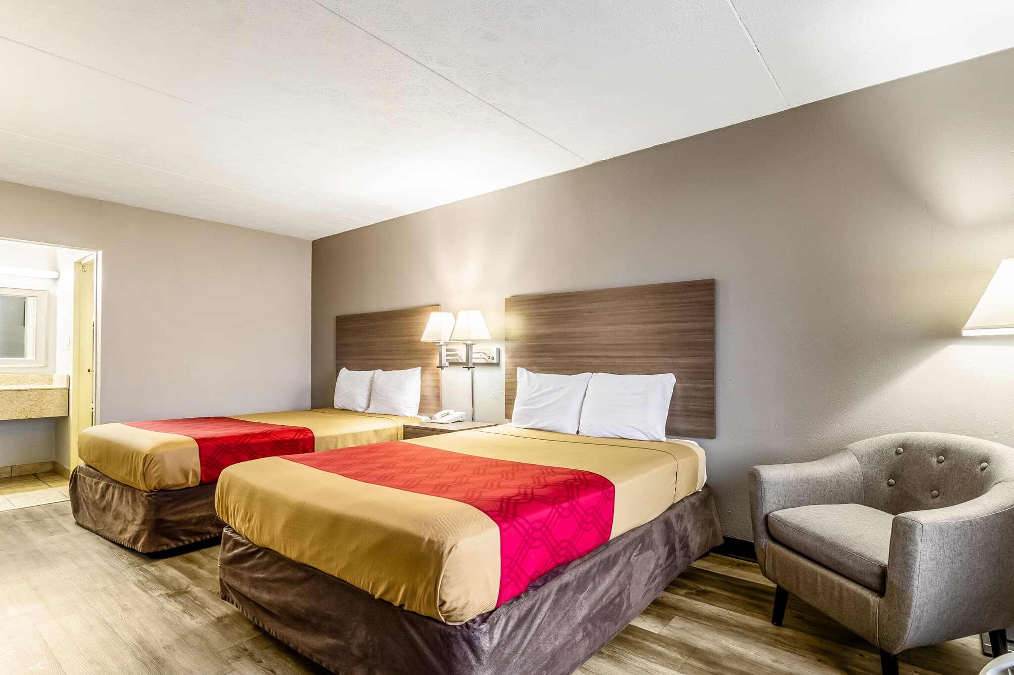 Econo Lodge Seymour — 6
