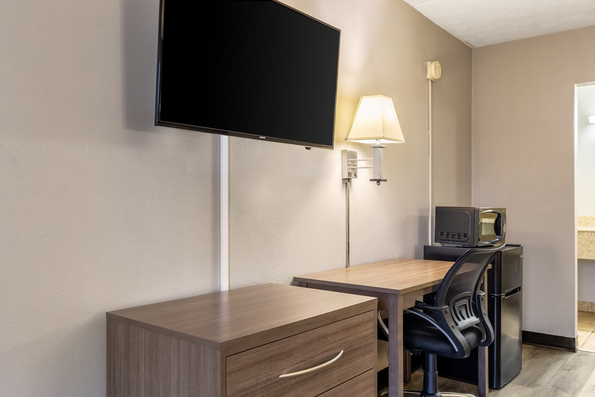 Econo Lodge Seymour — 7