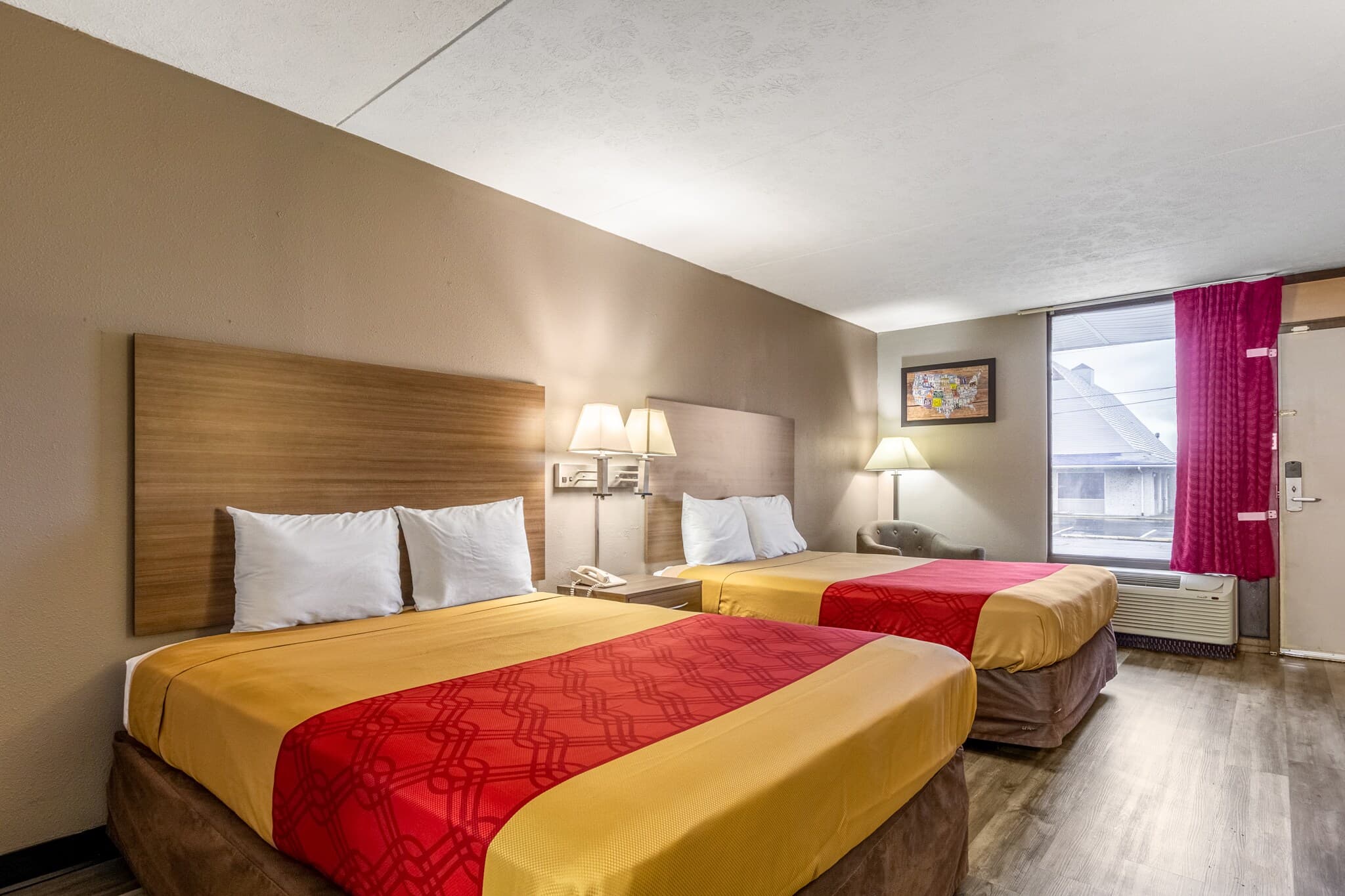 Econo Lodge Seymour — 8