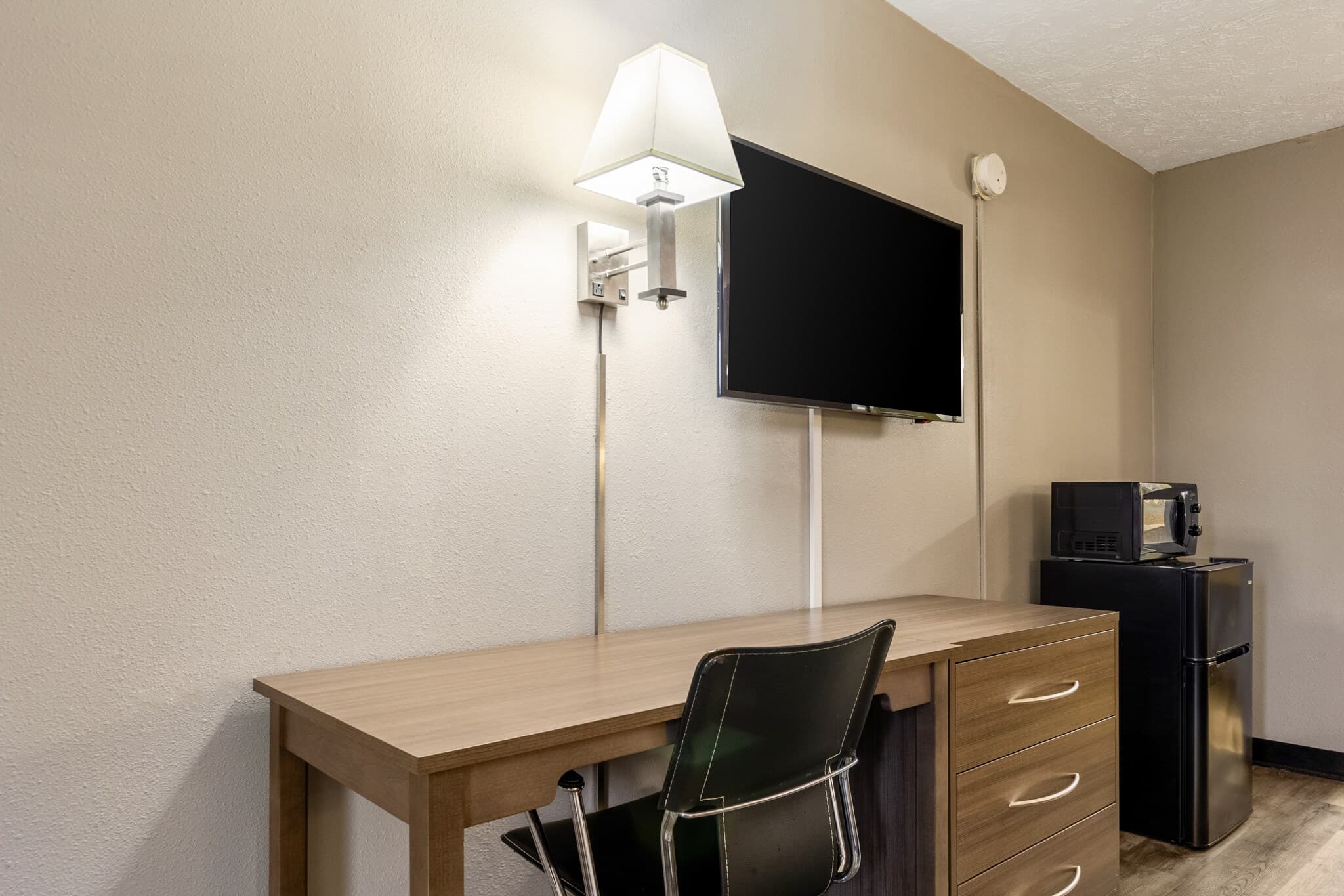 Econo Lodge Seymour — 17