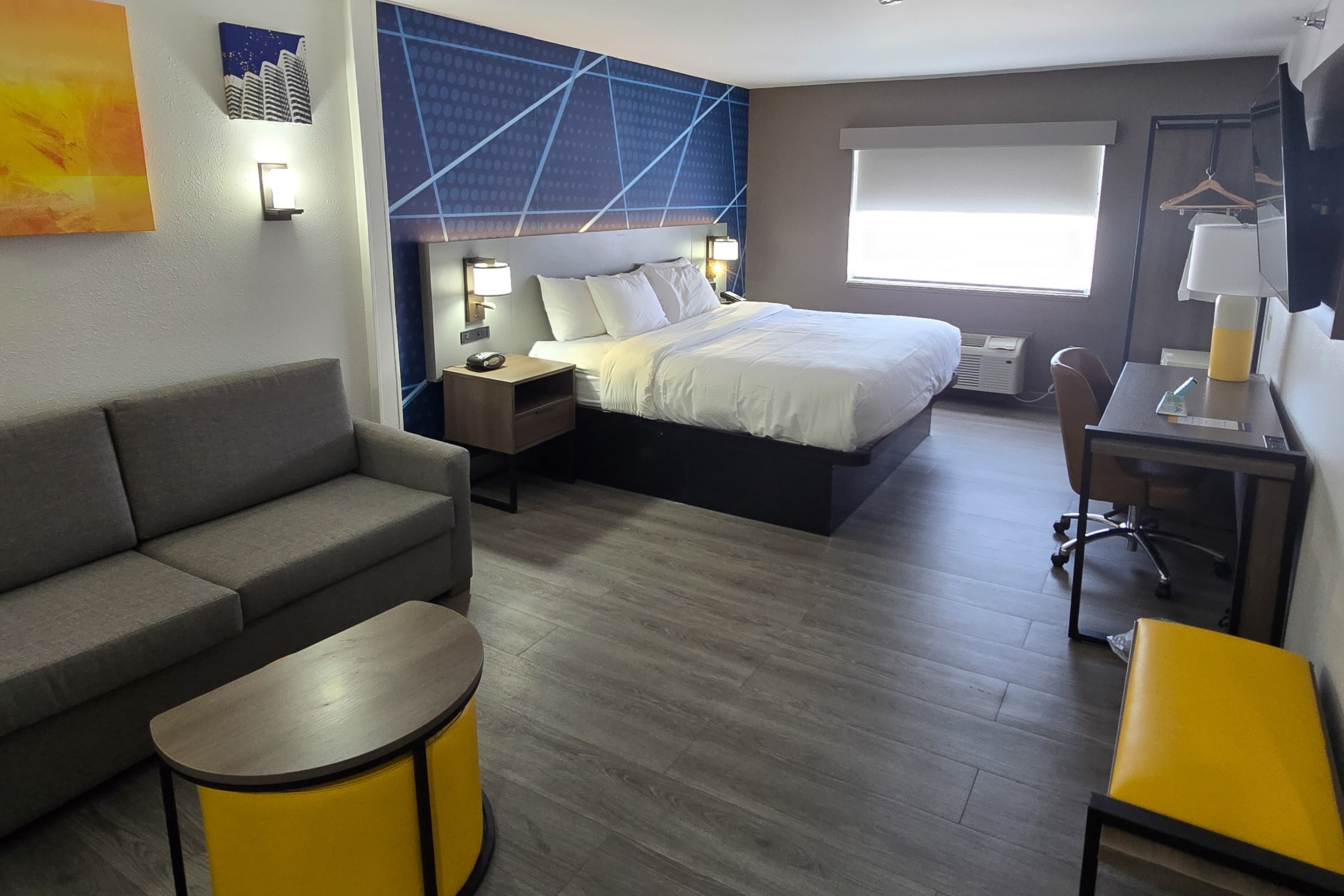 Comfort Suites Terre Haute University Area - Image 2
