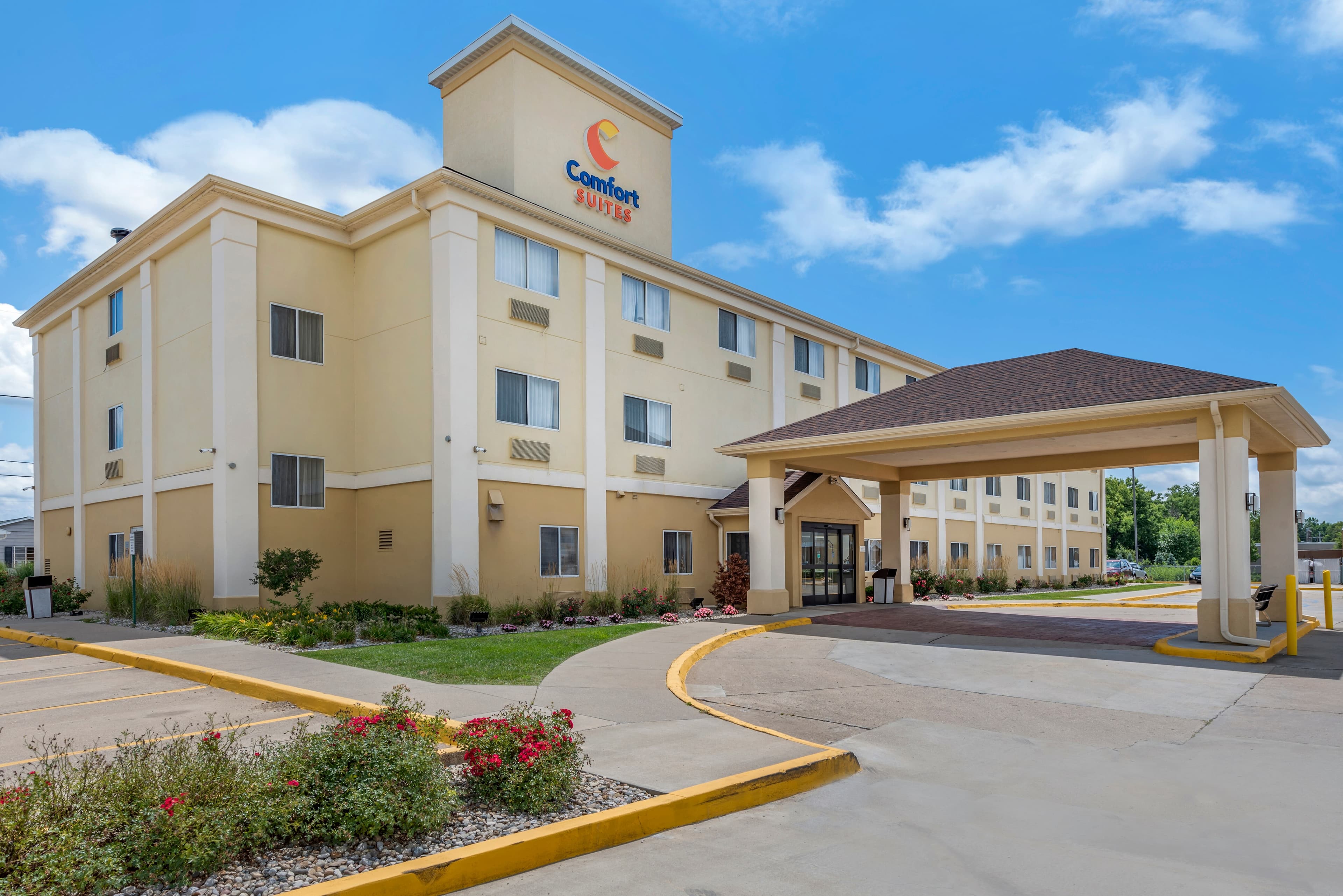 Comfort Suites Terre Haute University Area - Image 1