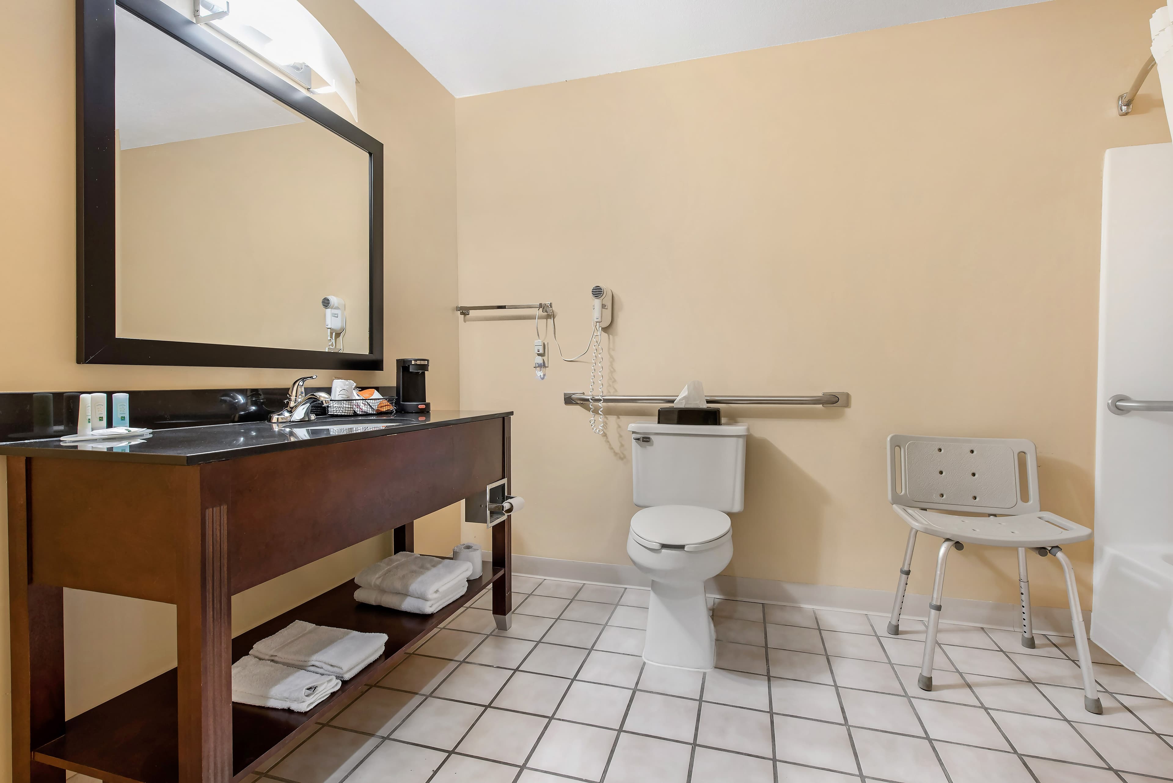 Quality Inn & Suites Lebanon I-65 — 6