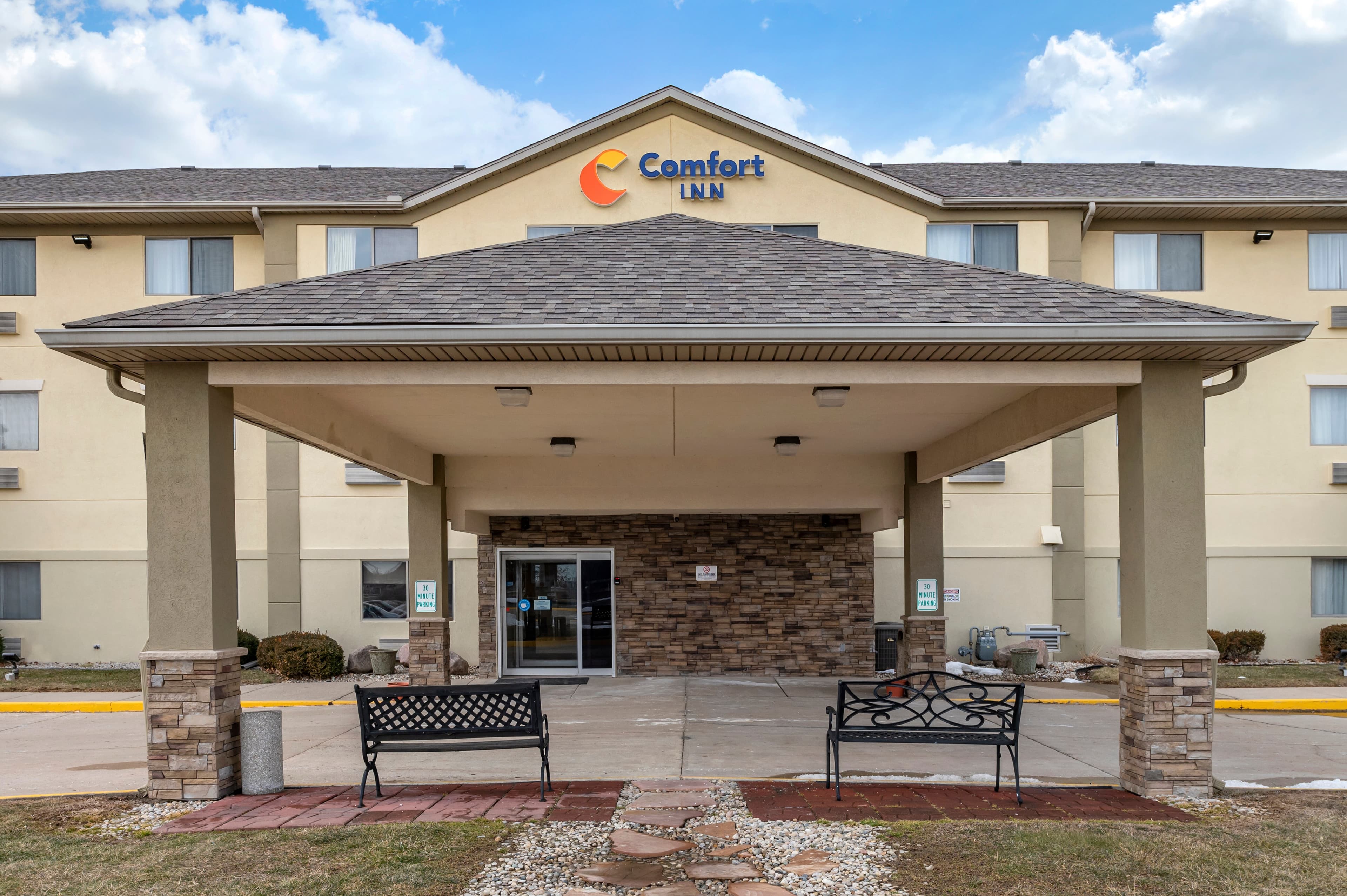 Comfort Inn Shelbyville North - Image 1
