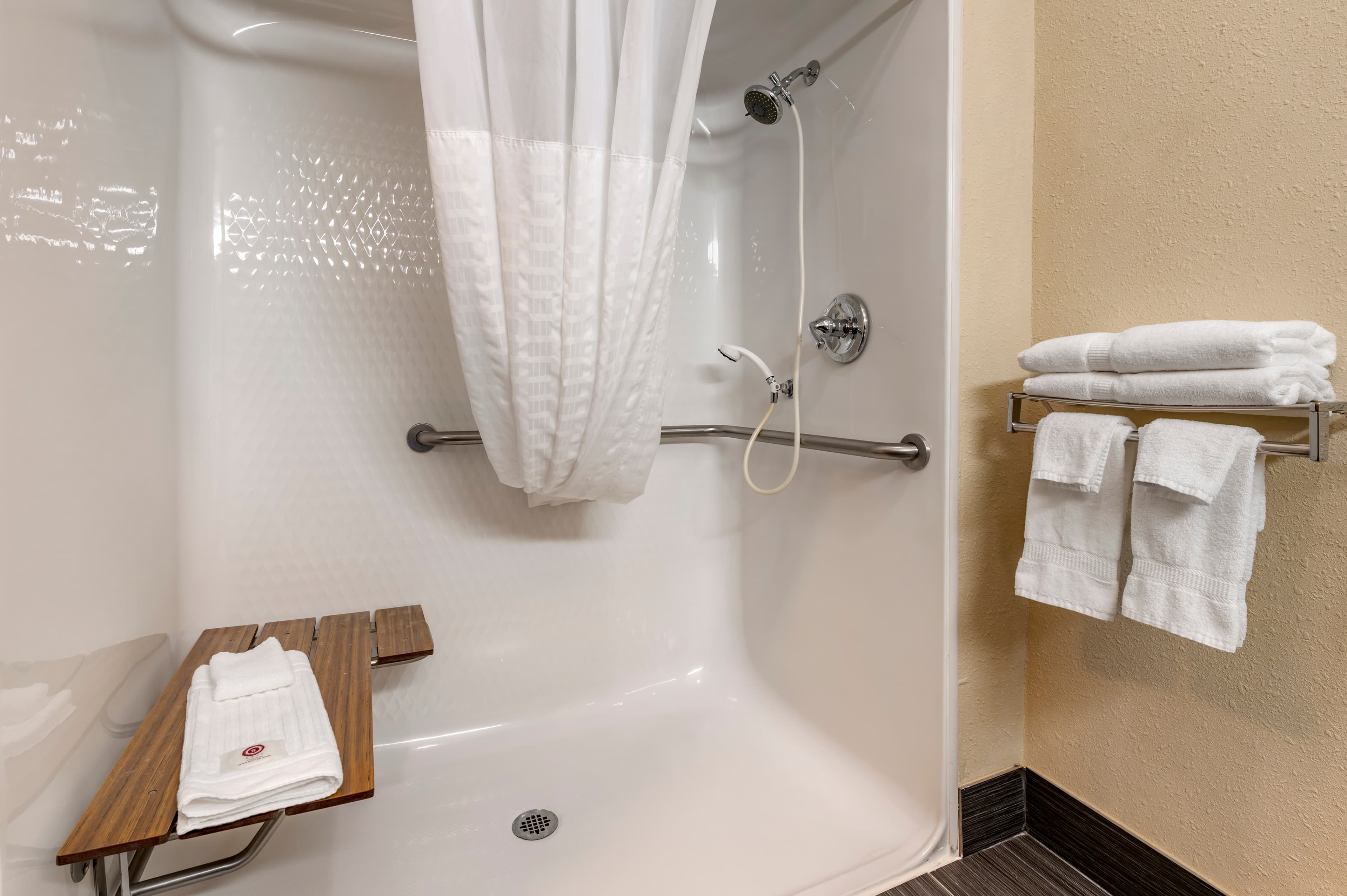 Comfort Inn Shelbyville North - Image 4