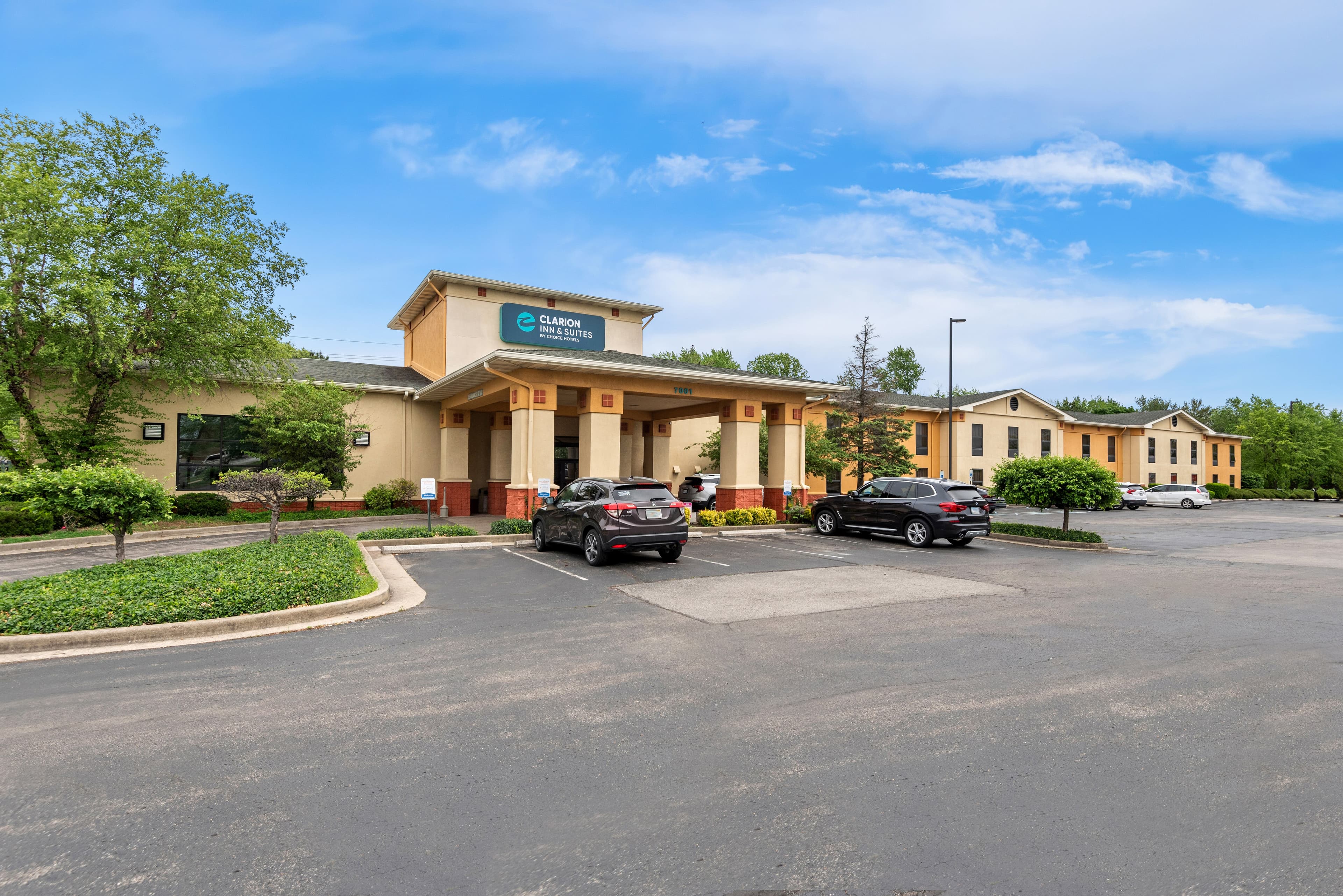 Clarion Inn & Suites Indianapolis Northwest - Image 1