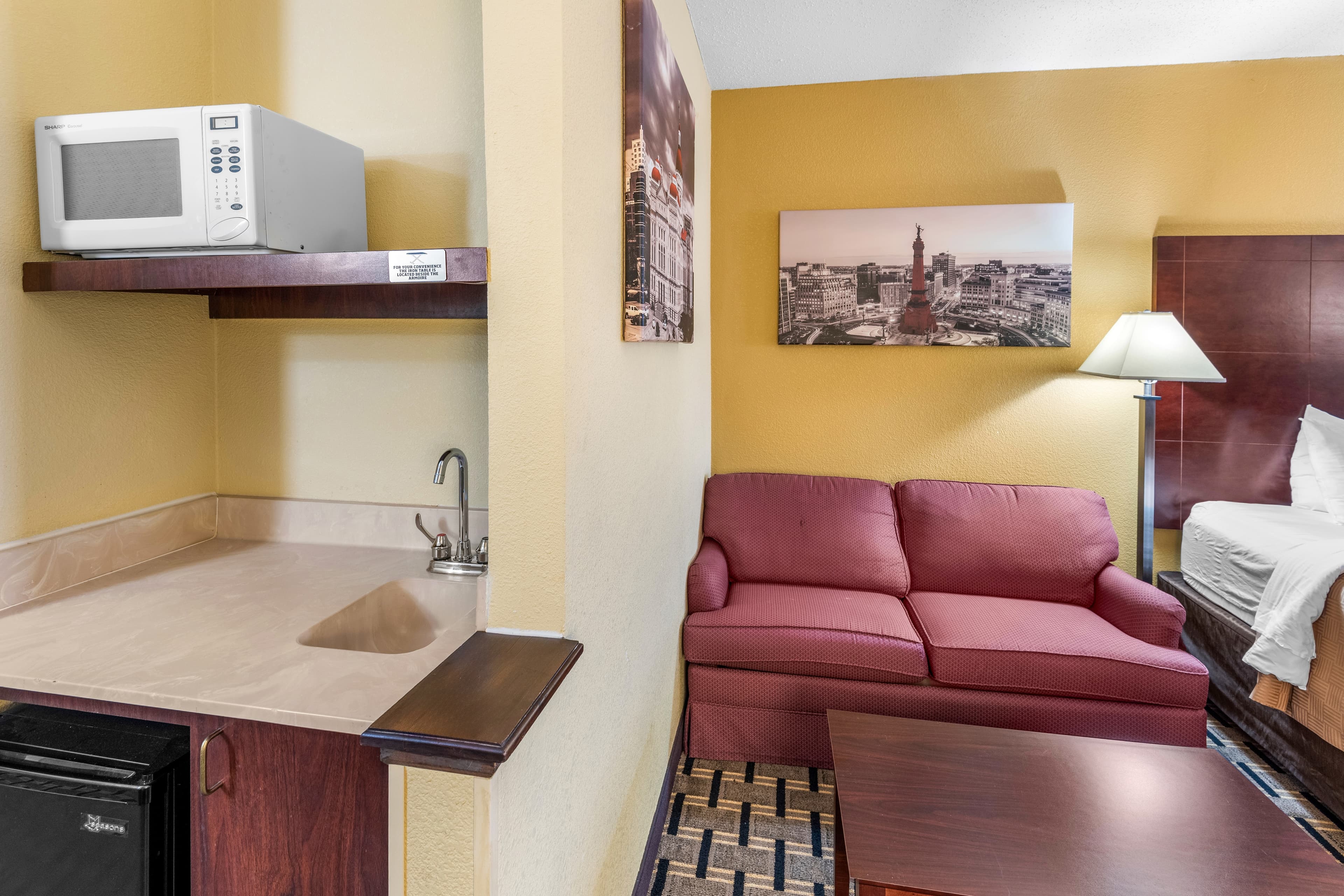 Clarion Inn & Suites Indianapolis Northwest — 6