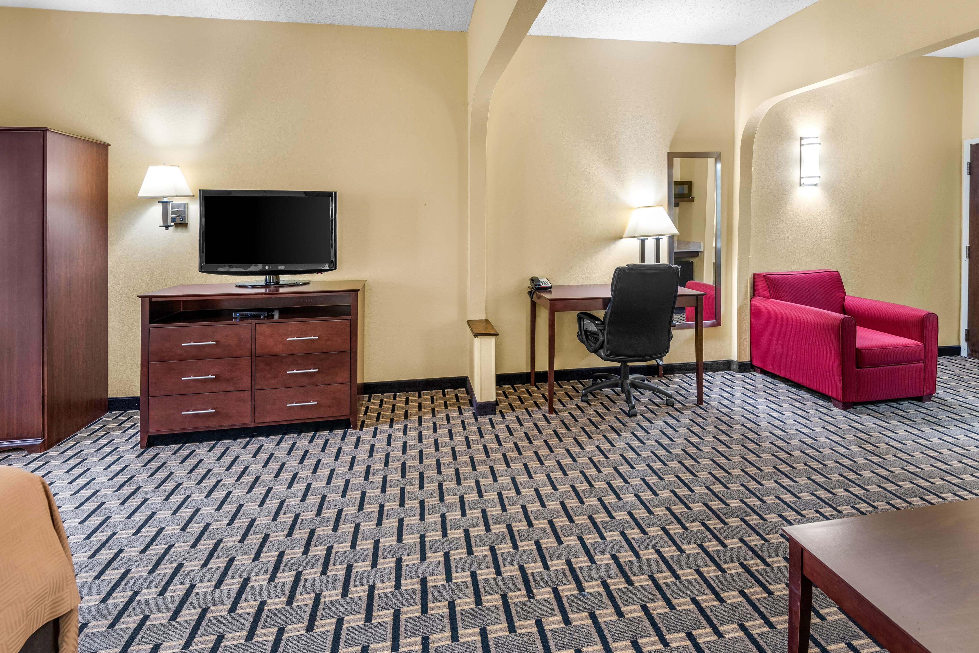 Clarion Inn & Suites Indianapolis Northwest — 13