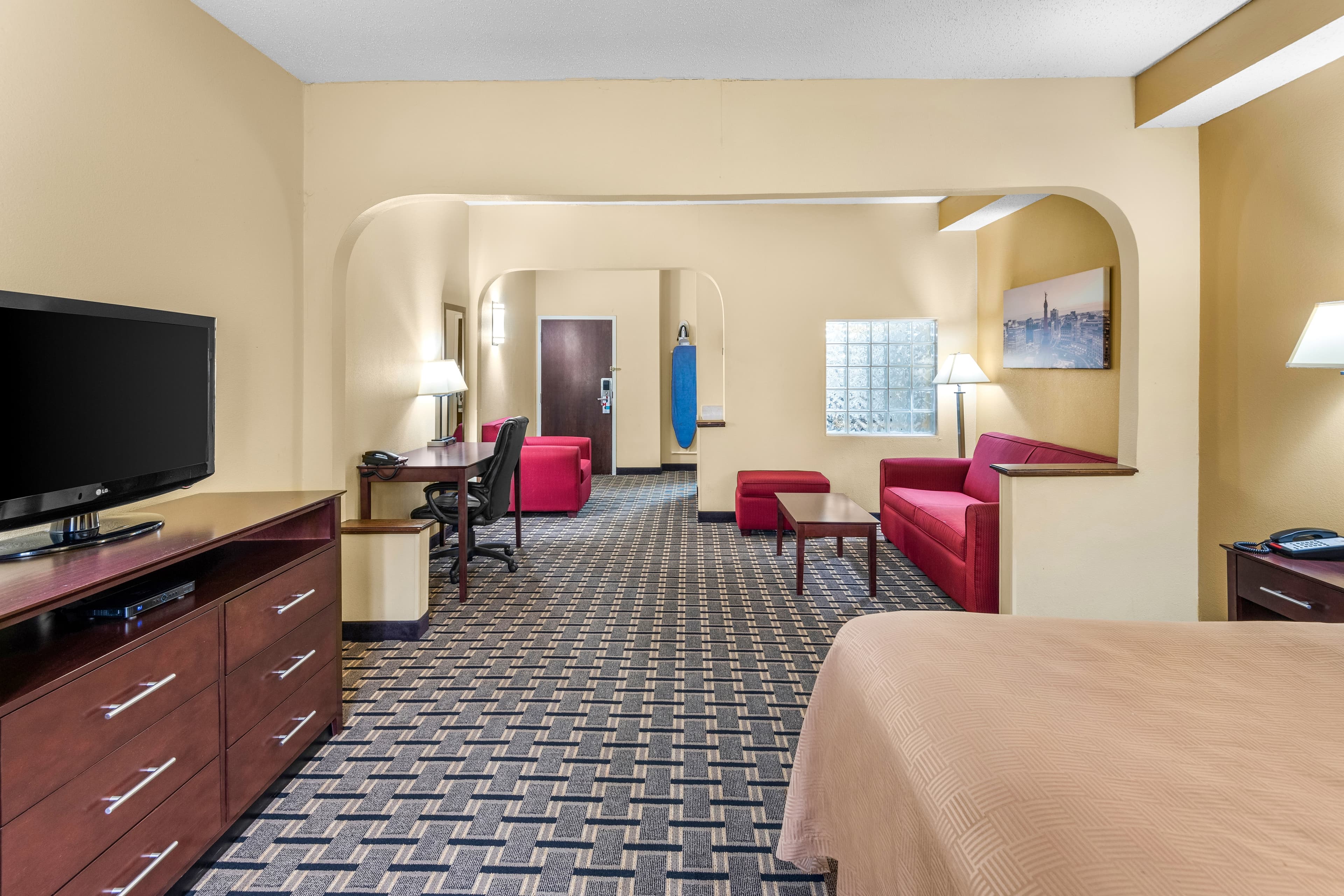 Clarion Inn & Suites Indianapolis Northwest — 14