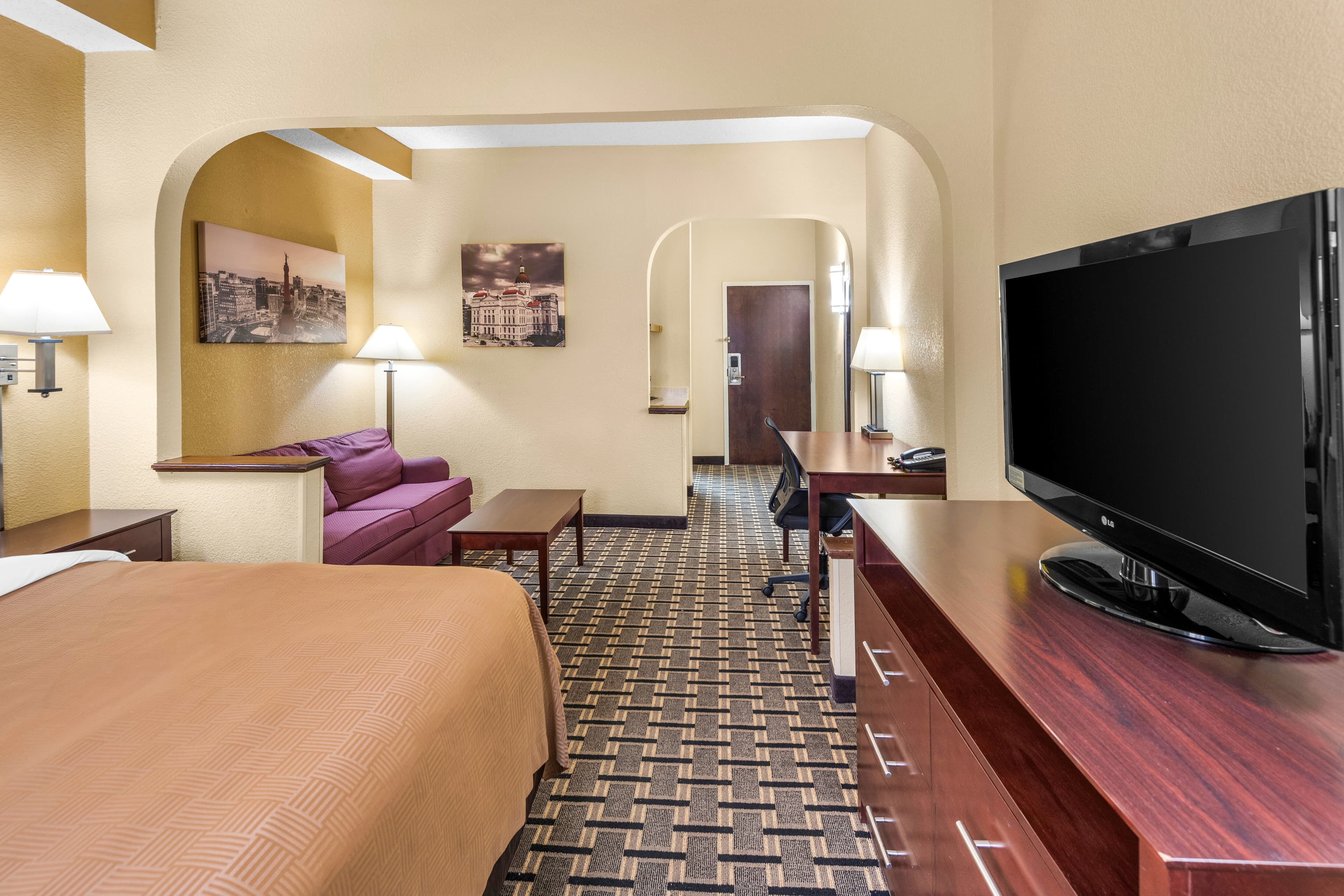 Clarion Inn & Suites Indianapolis Northwest - Image 3