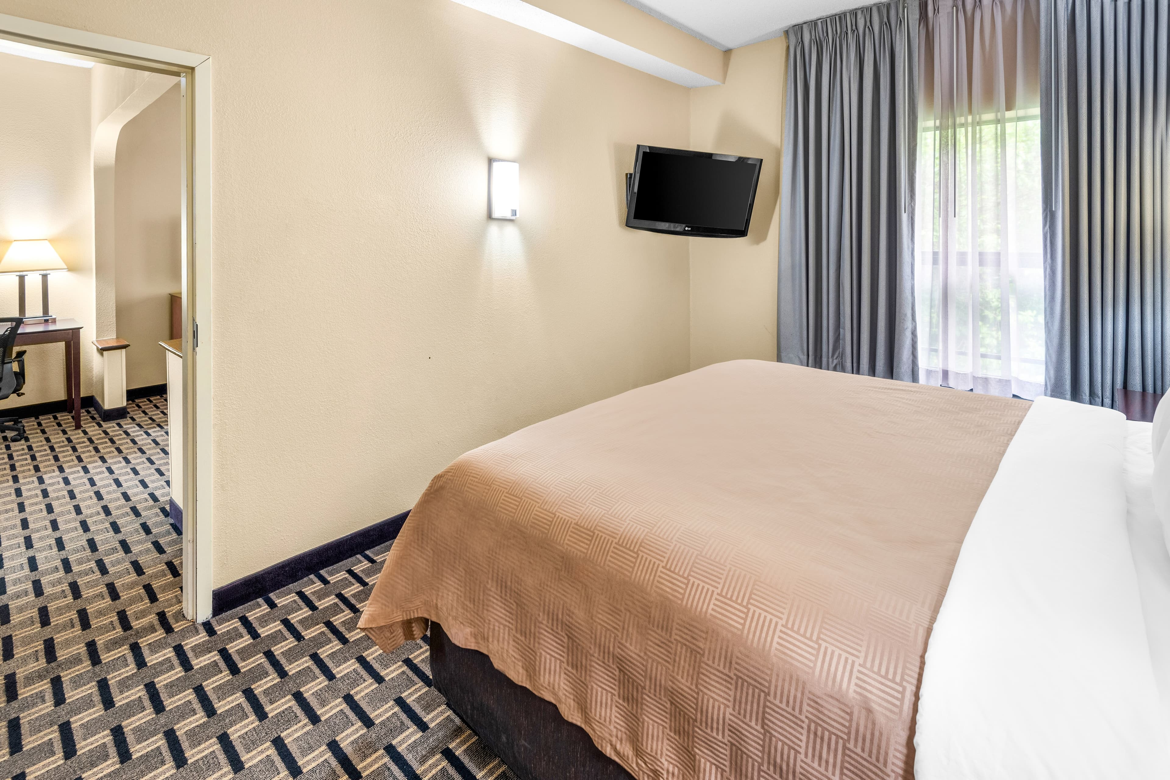 Clarion Inn & Suites Indianapolis Northwest — 18
