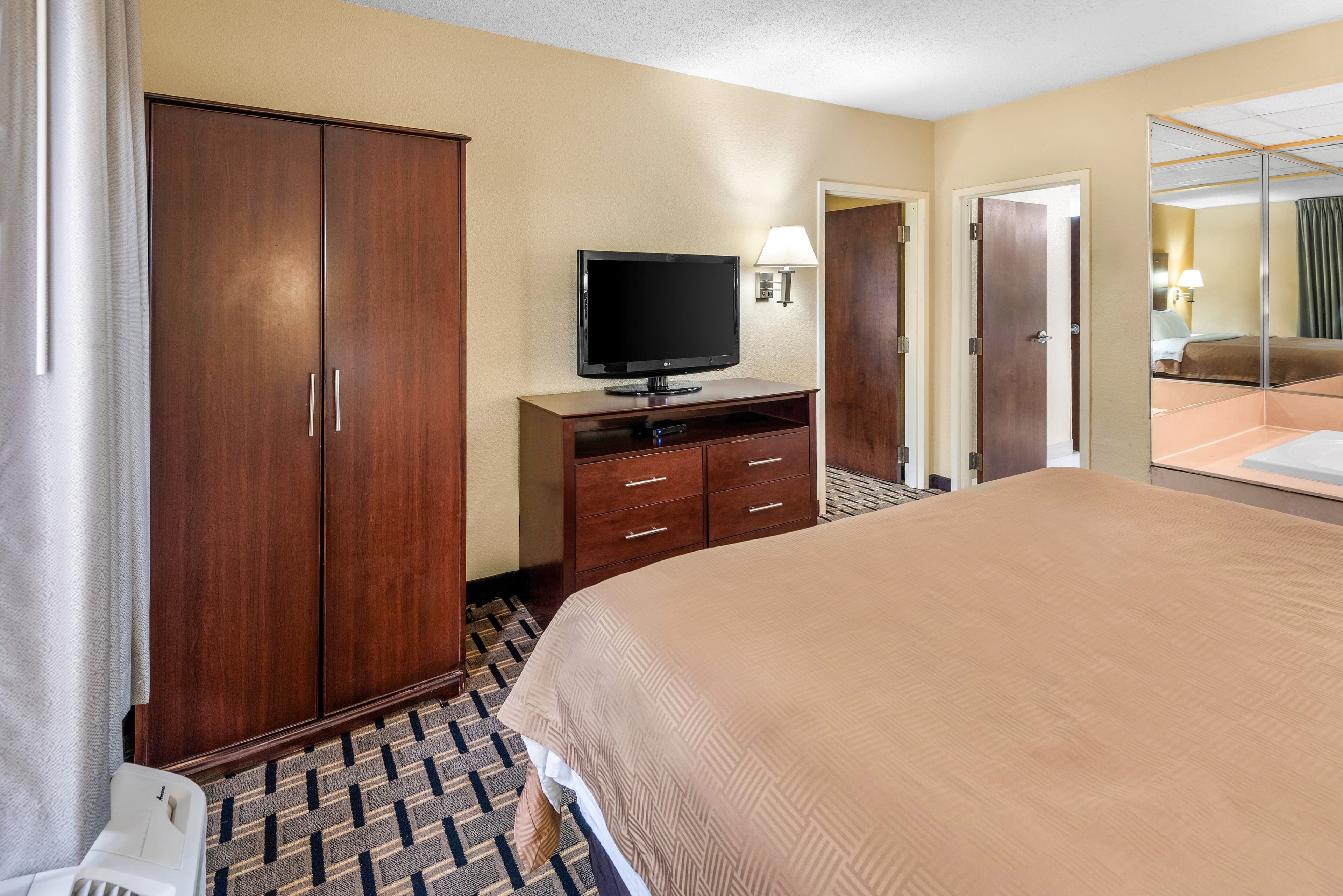Clarion Inn & Suites Indianapolis Northwest — 19