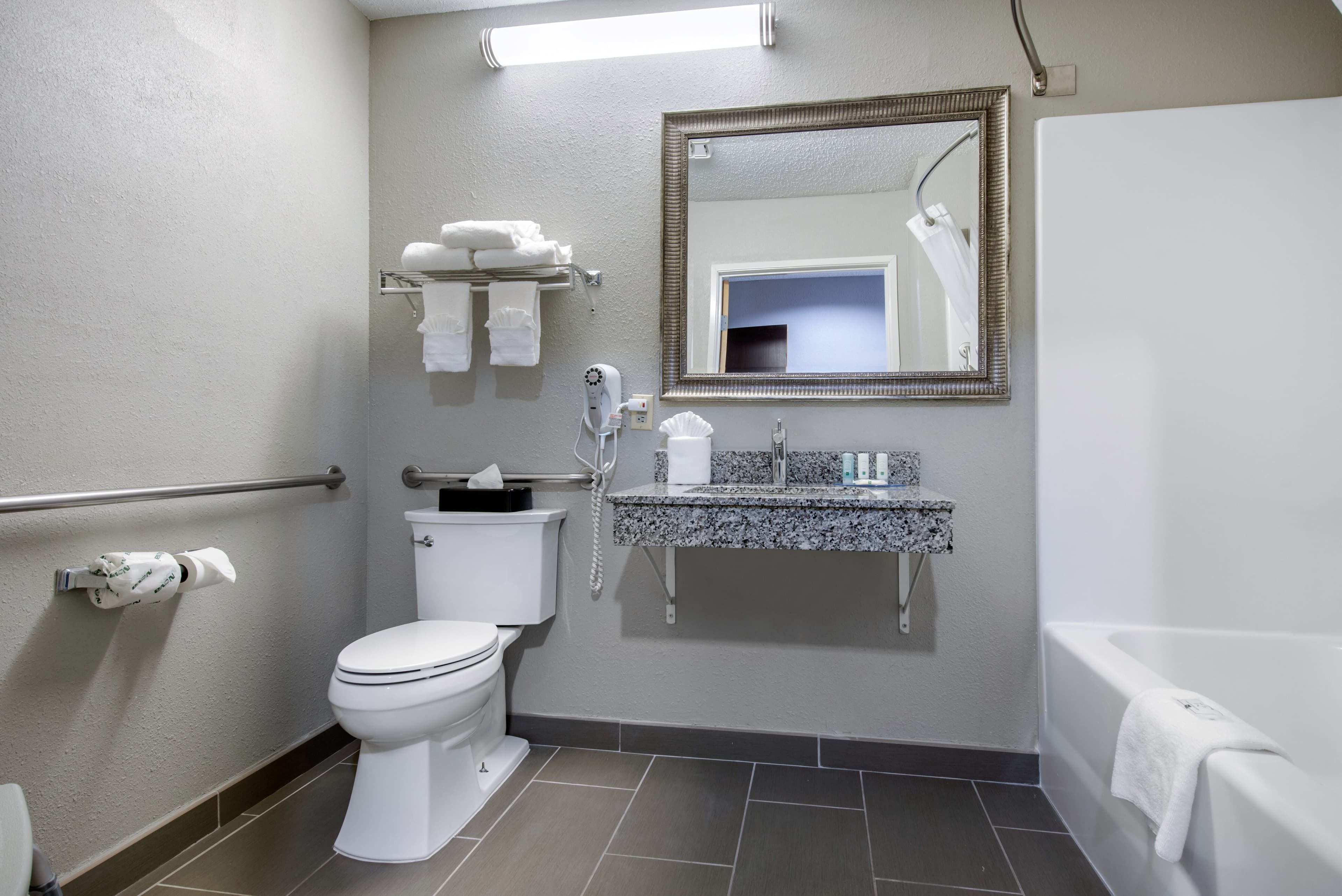 Quality Inn & Suites Brownsburg - Indianapolis West — 12