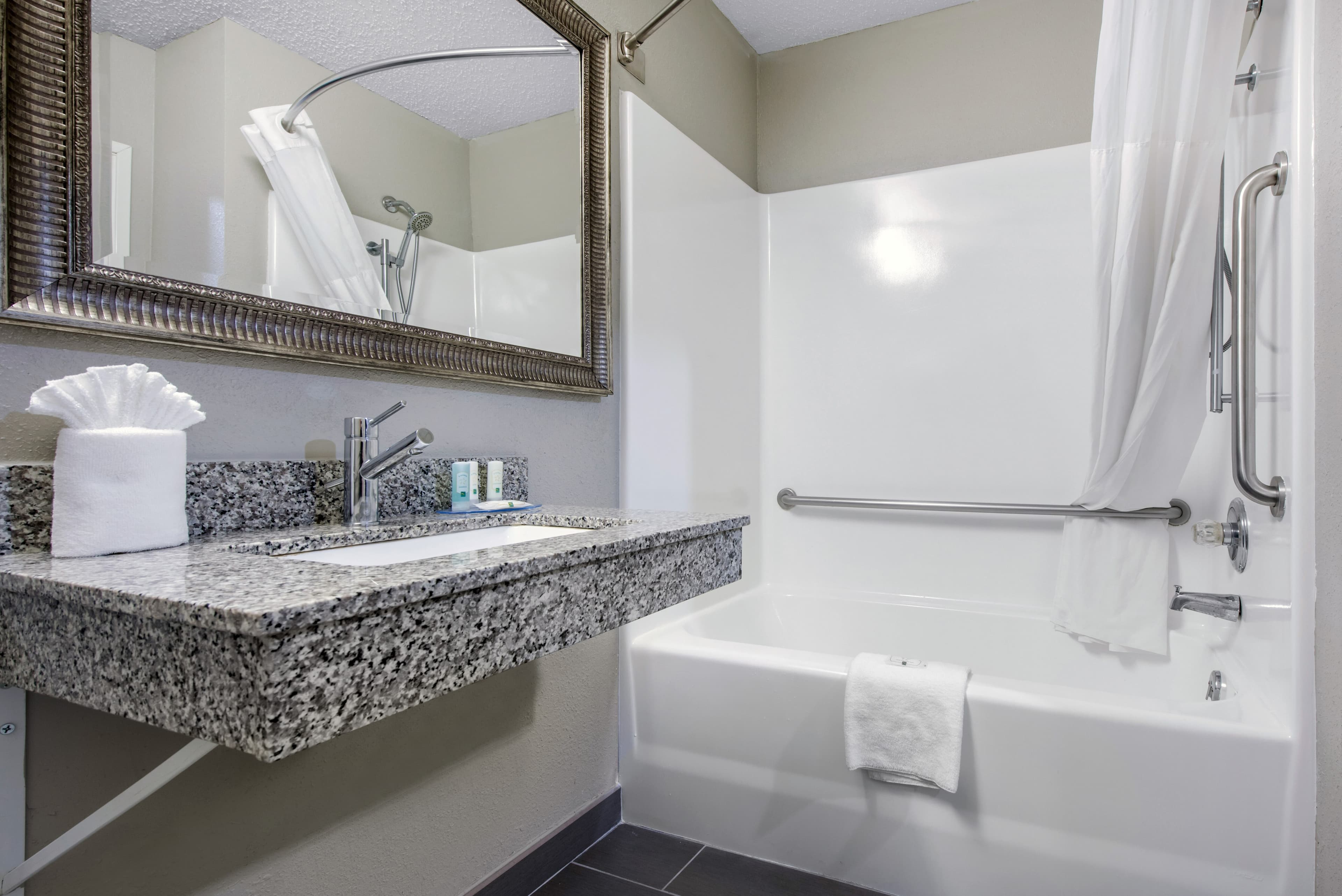 Quality Inn & Suites Brownsburg - Indianapolis West — 11