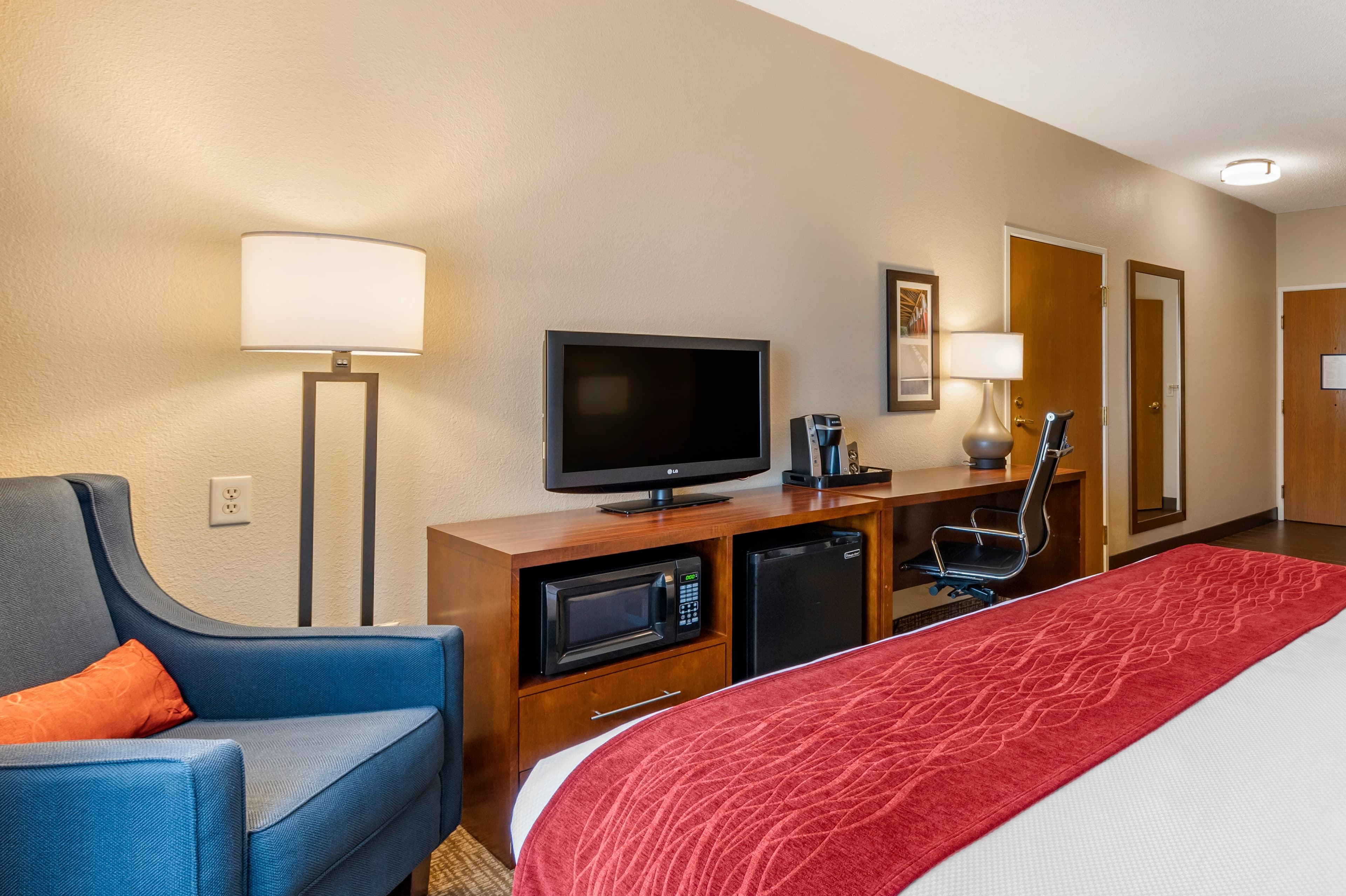 Comfort Inn La Porte - Image 3