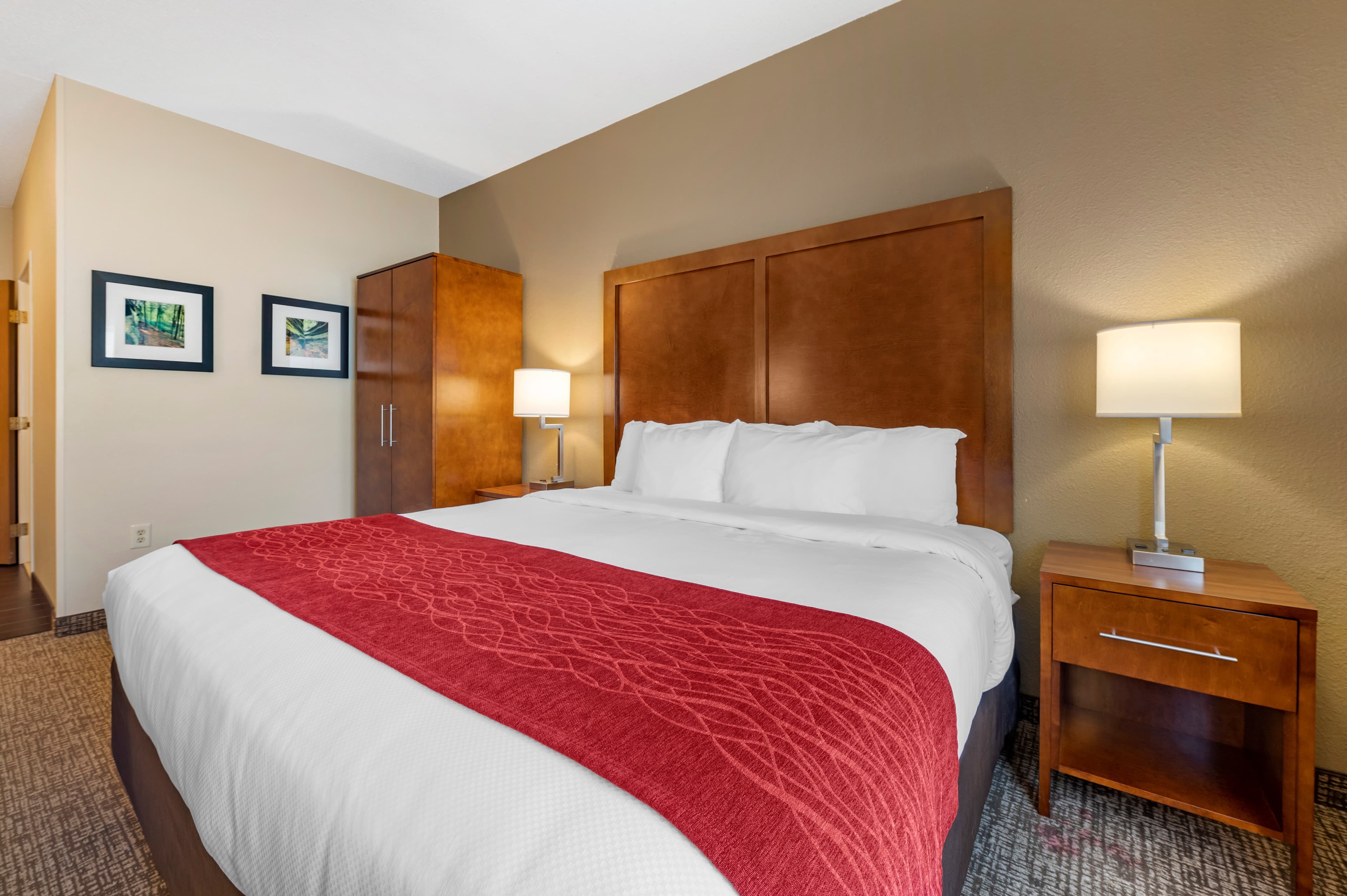 Comfort Inn La Porte - Image 4