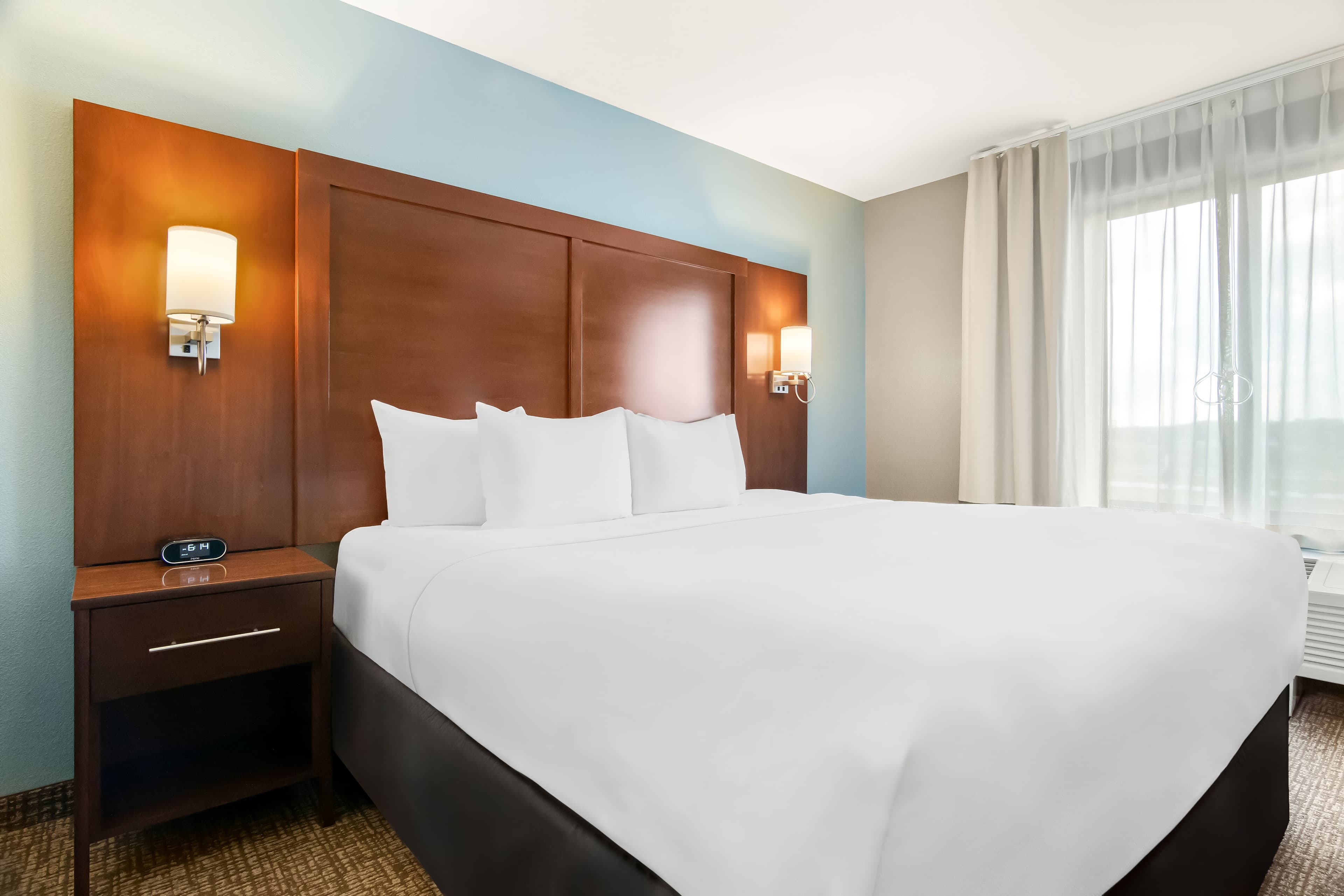 Comfort Suites Rensselaer near Fair Oaks - Image 4