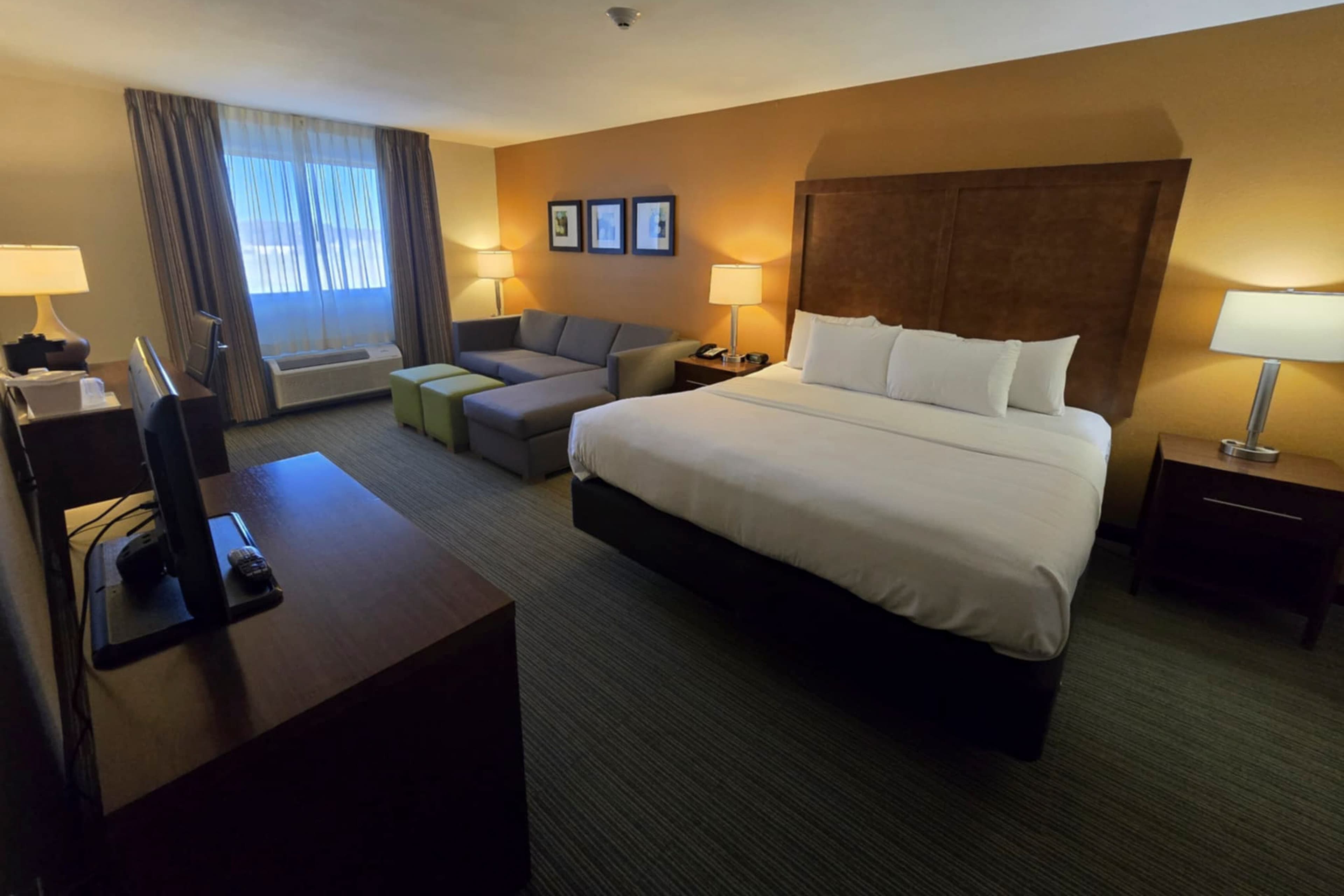 Comfort Inn Ferdinand - Image 2