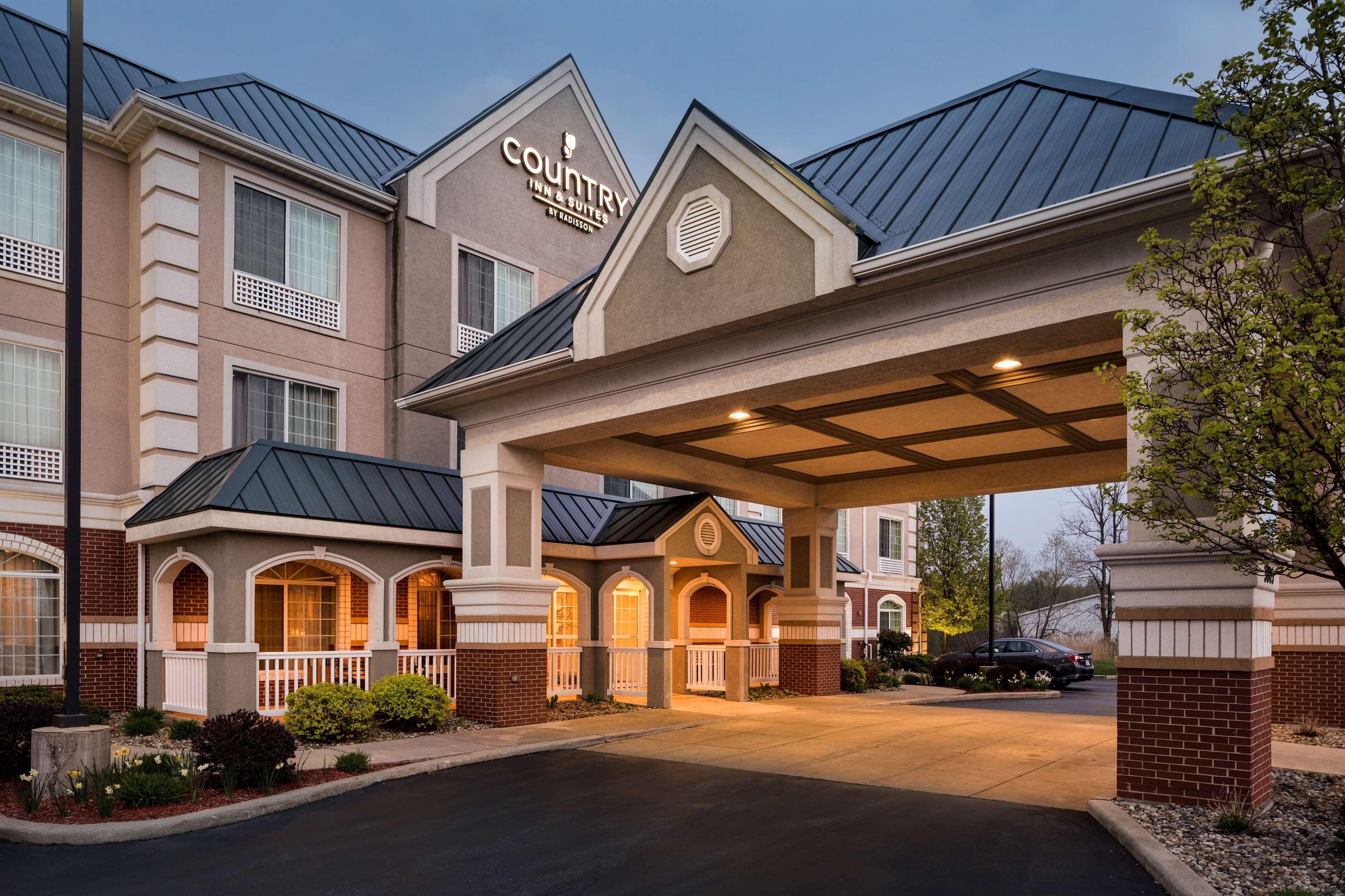 Country Inn & Suites by Radisson, Michigan City, IN - Image 1