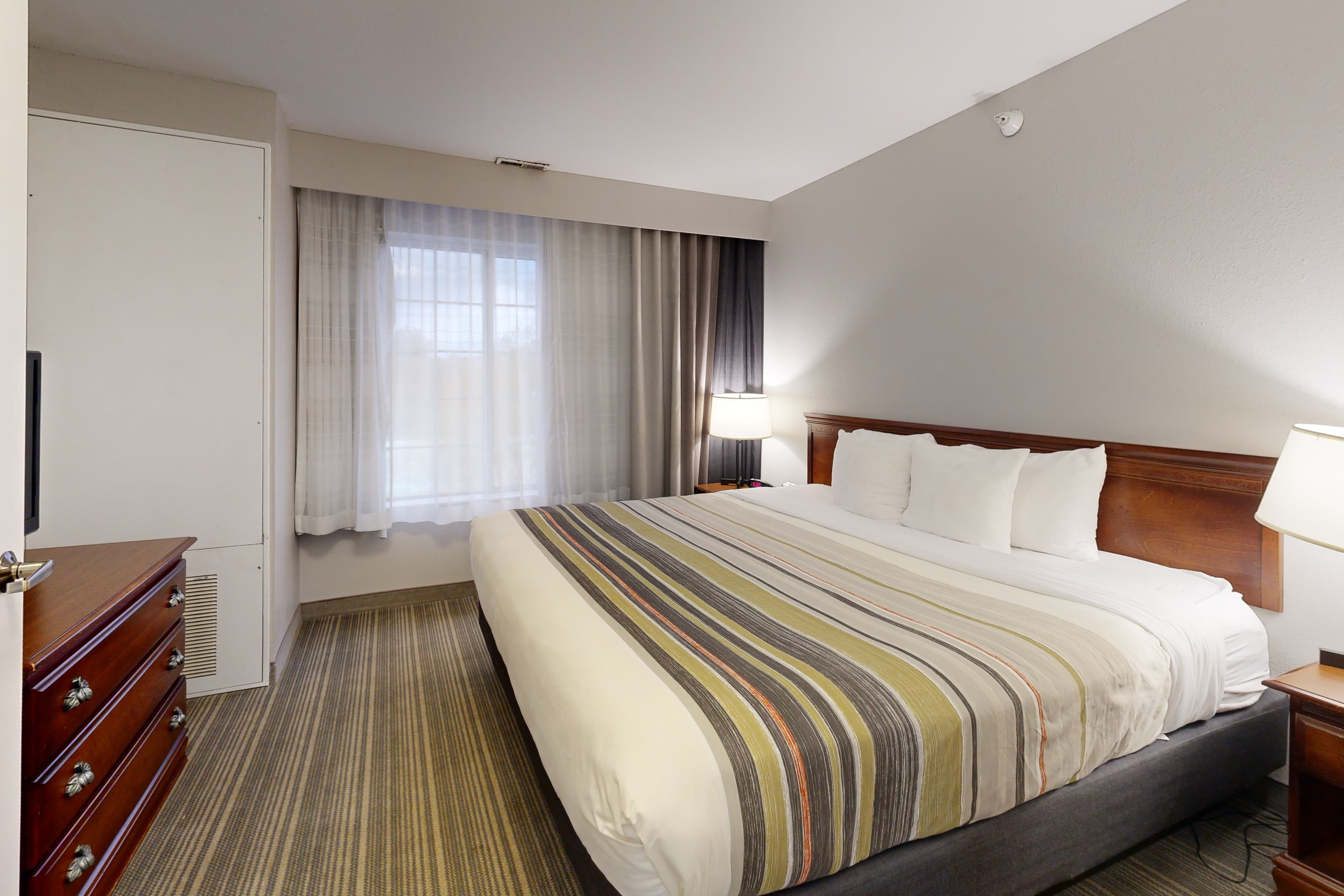 Country Inn & Suites by Radisson, Michigan City, IN — 11