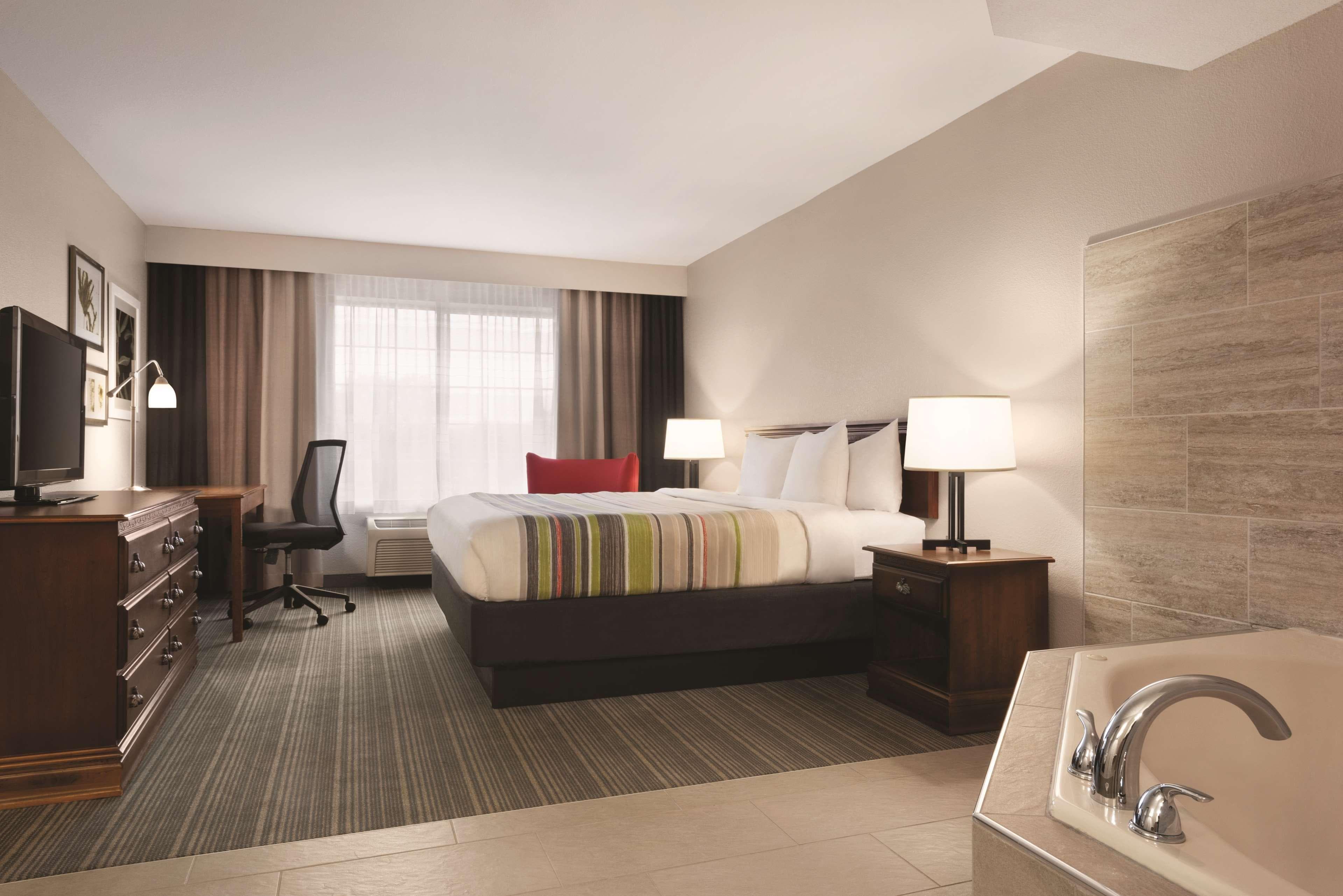 Country Inn & Suites by Radisson, Michigan City, IN — 15