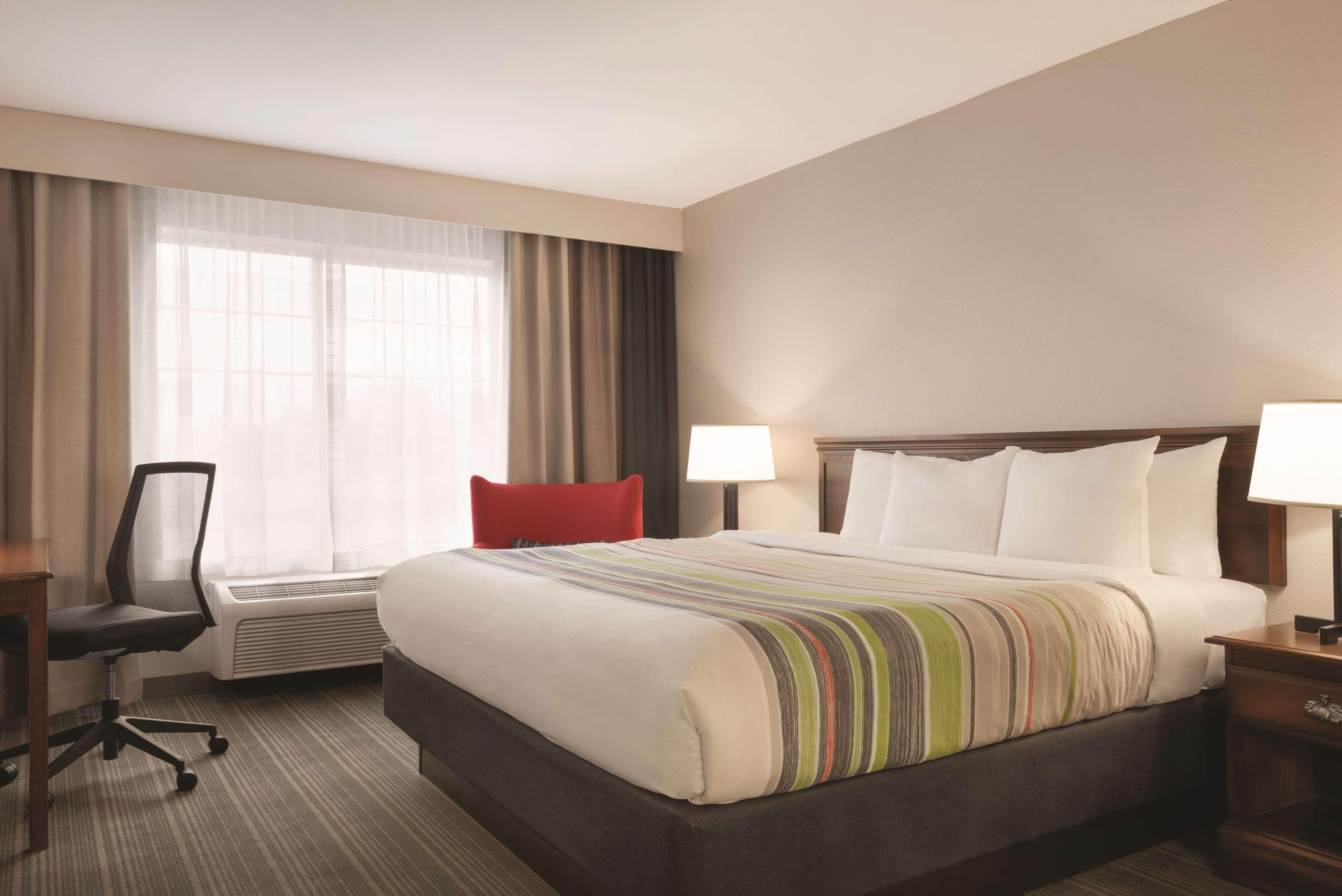 Country Inn & Suites by Radisson, Michigan City, IN — 17