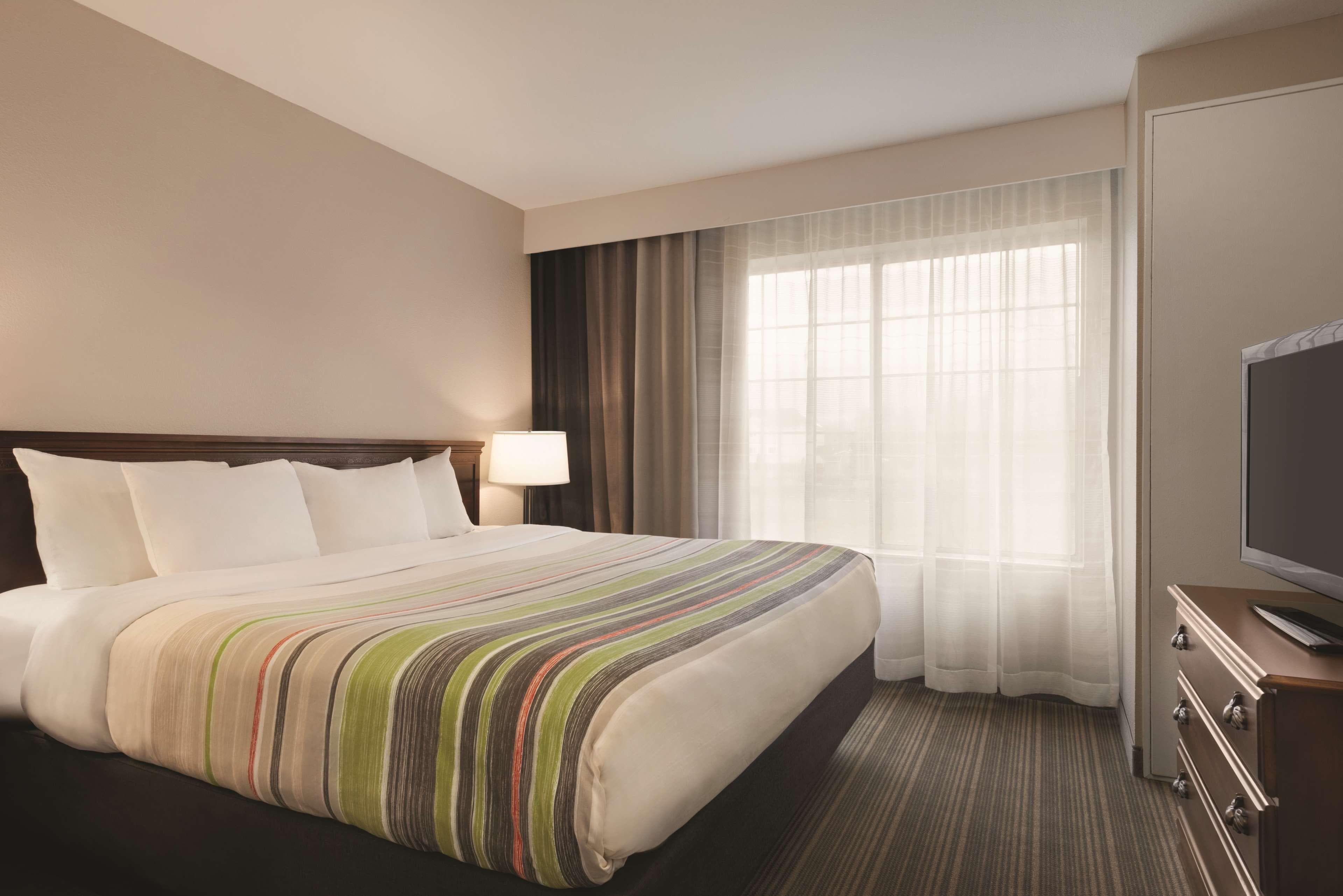 Country Inn & Suites by Radisson, Michigan City, IN — 13