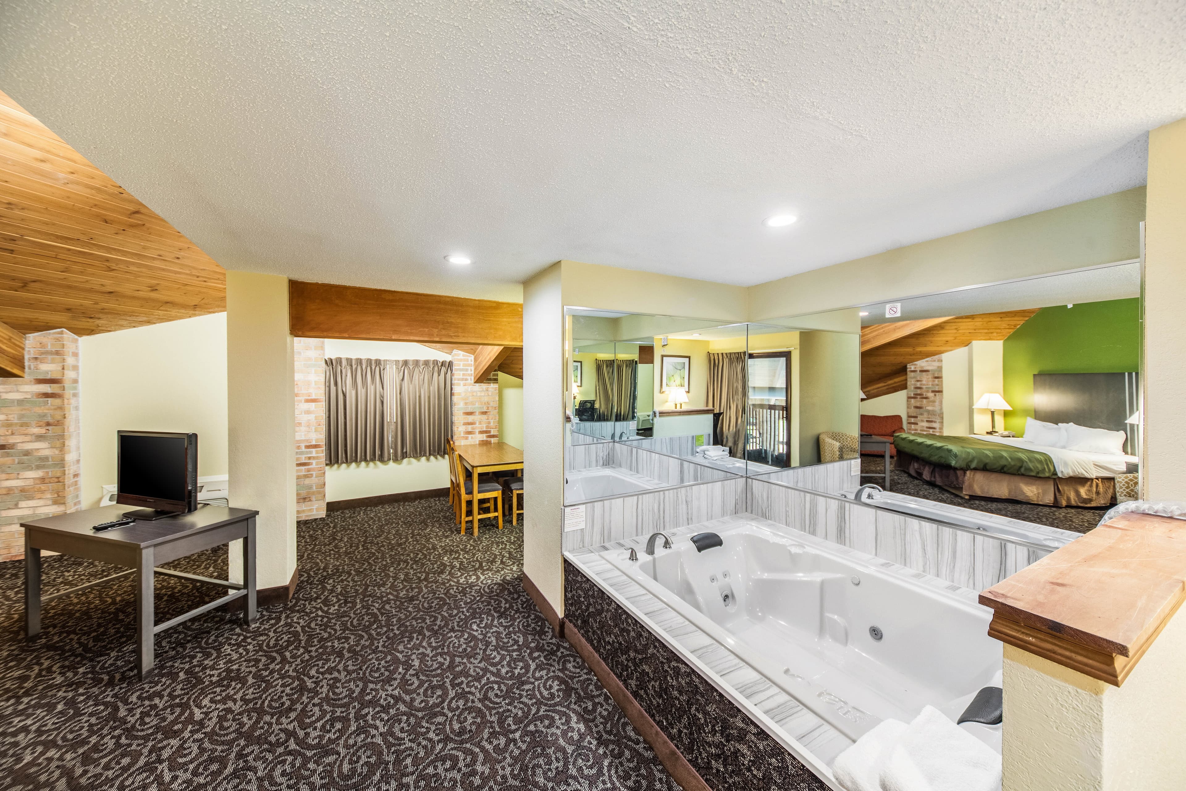 Quality Inn Decatur near US-224 — 7