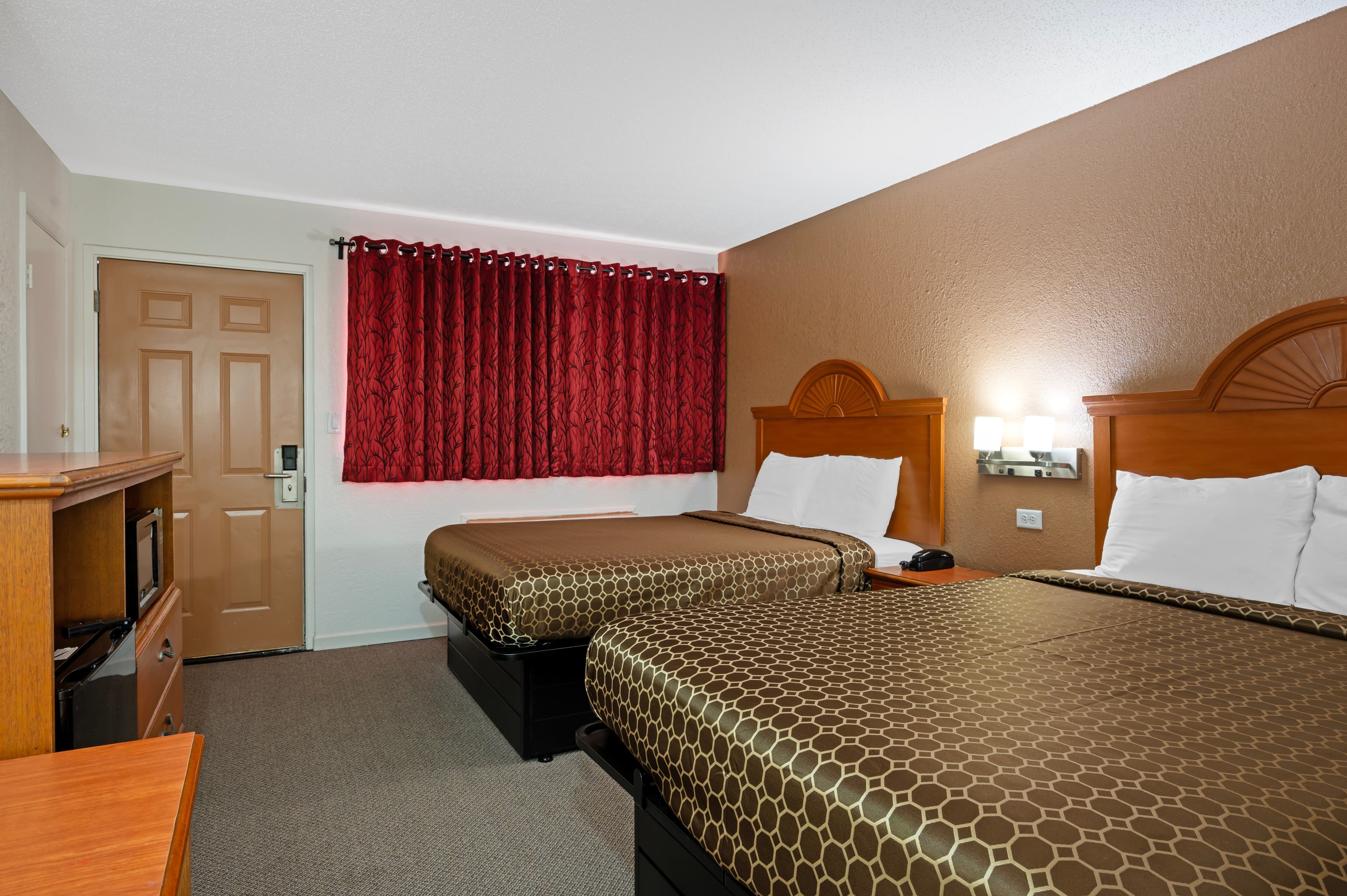 Rodeway Inn Terre Haute near University - Image 4