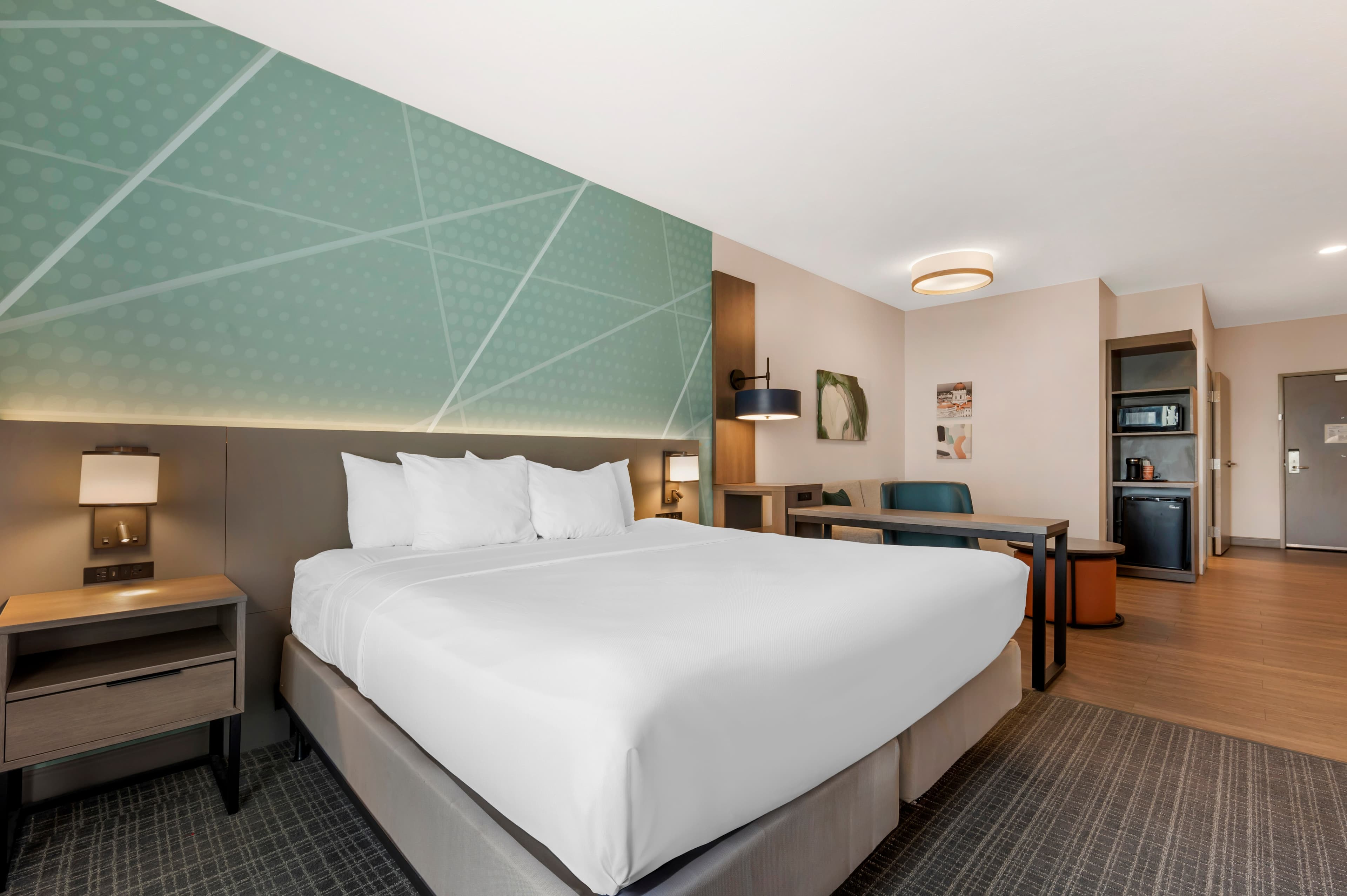 Comfort Suites Richmond East - Image 2