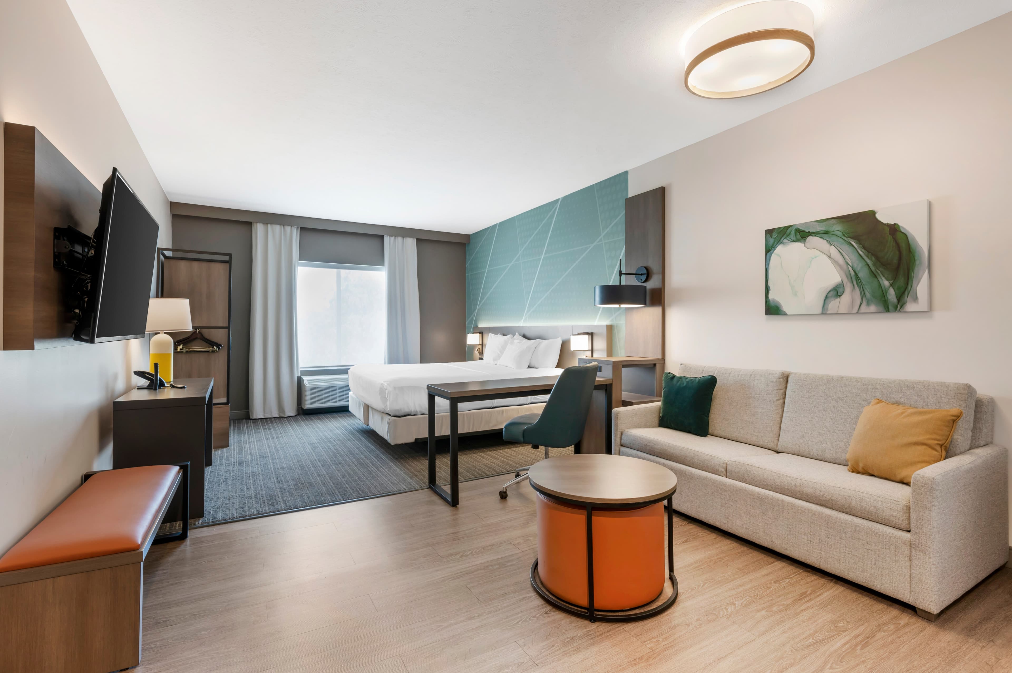 Comfort Suites Richmond East - Image 3