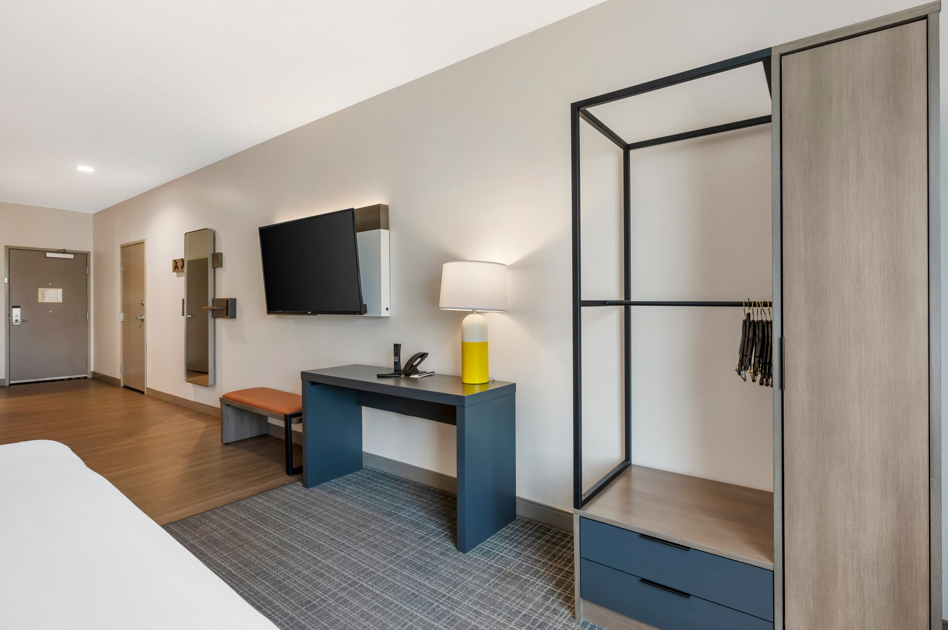 Comfort Suites Richmond East - Image 4