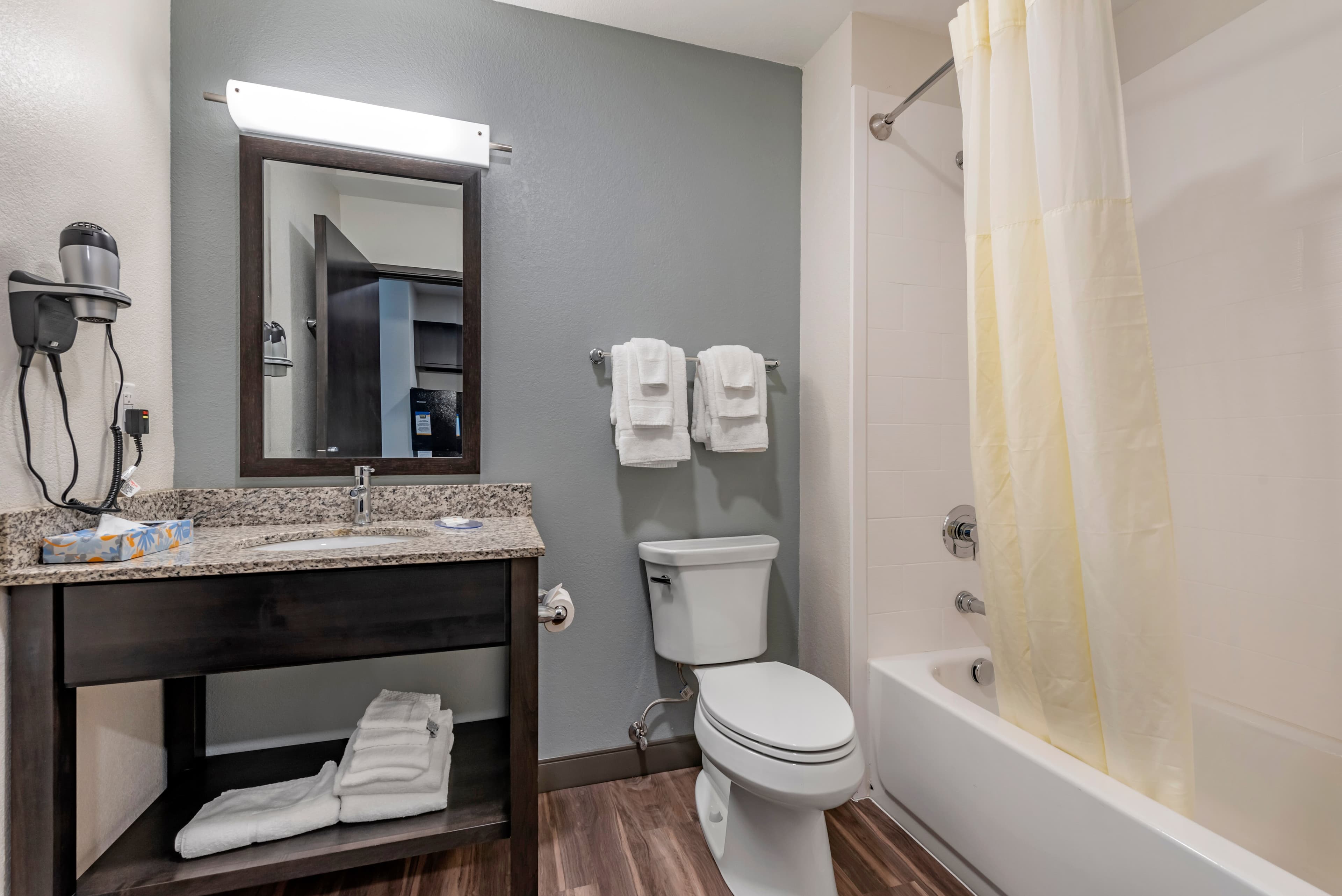 MainStay Suites Newberry - Crane — 22