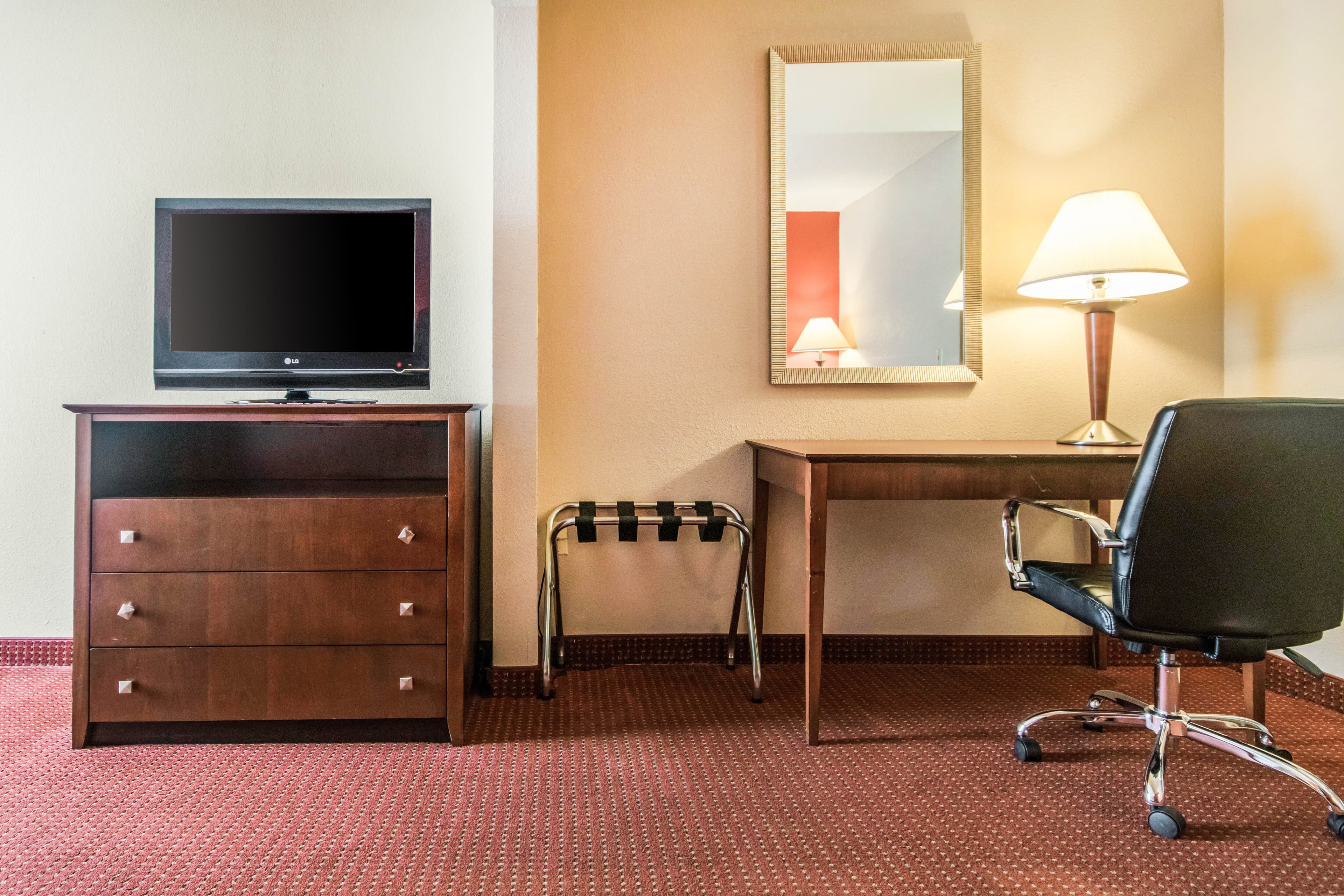 Quality Inn & Suites Lawrenceburg - Image 3