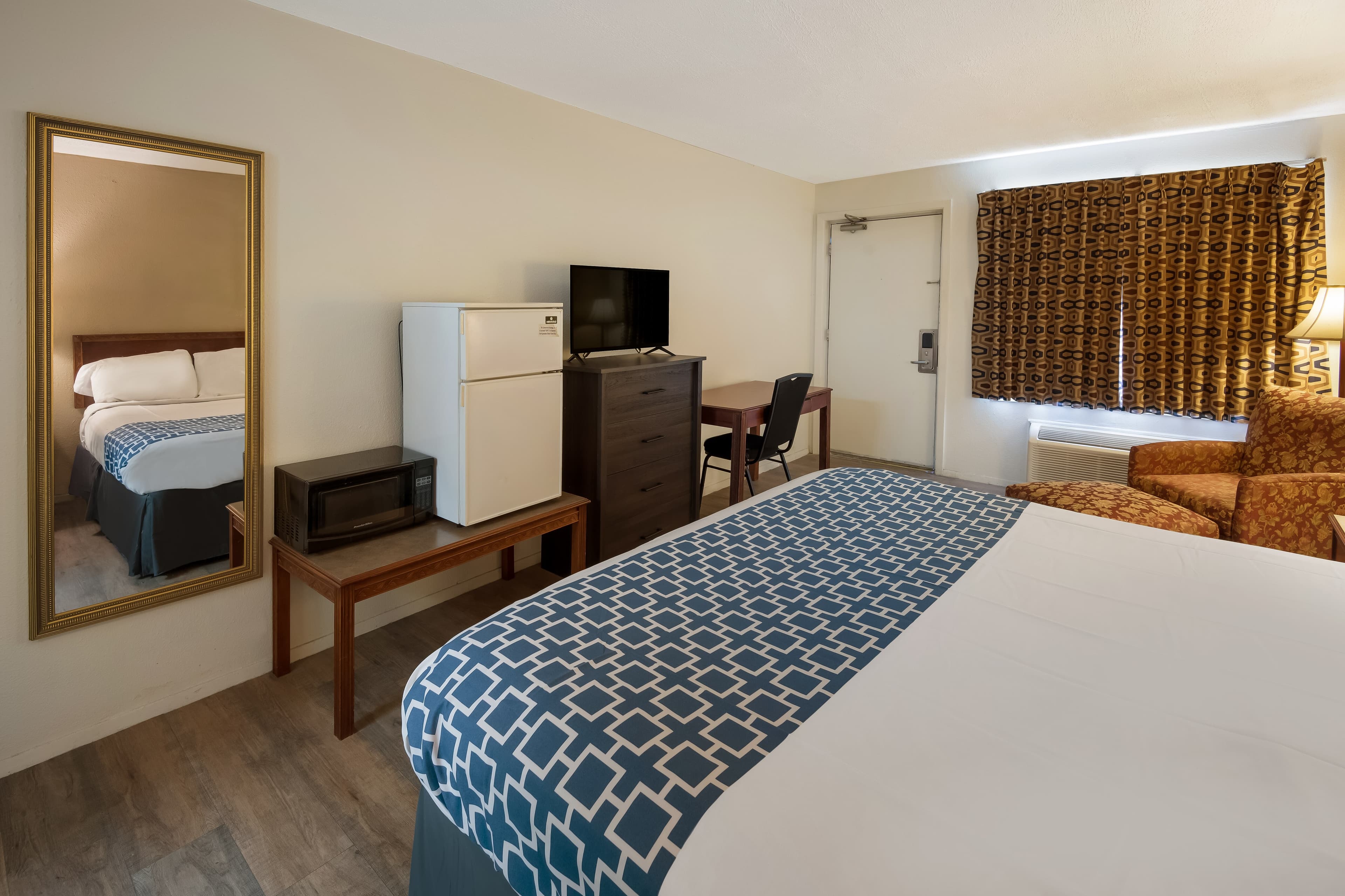 Rodeway Inn Brazil — 9
