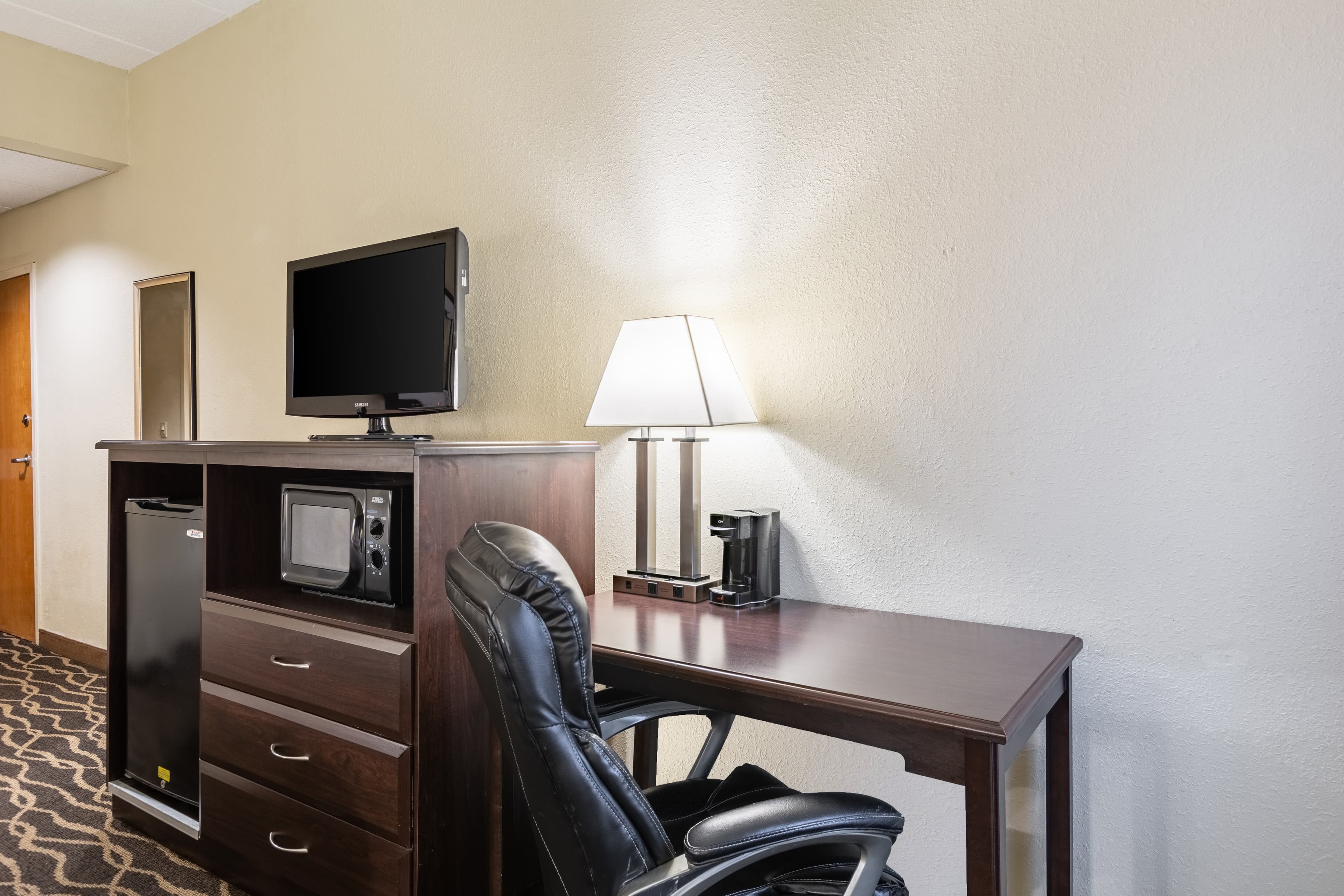 Quality Inn & Suites Southport - Image 4