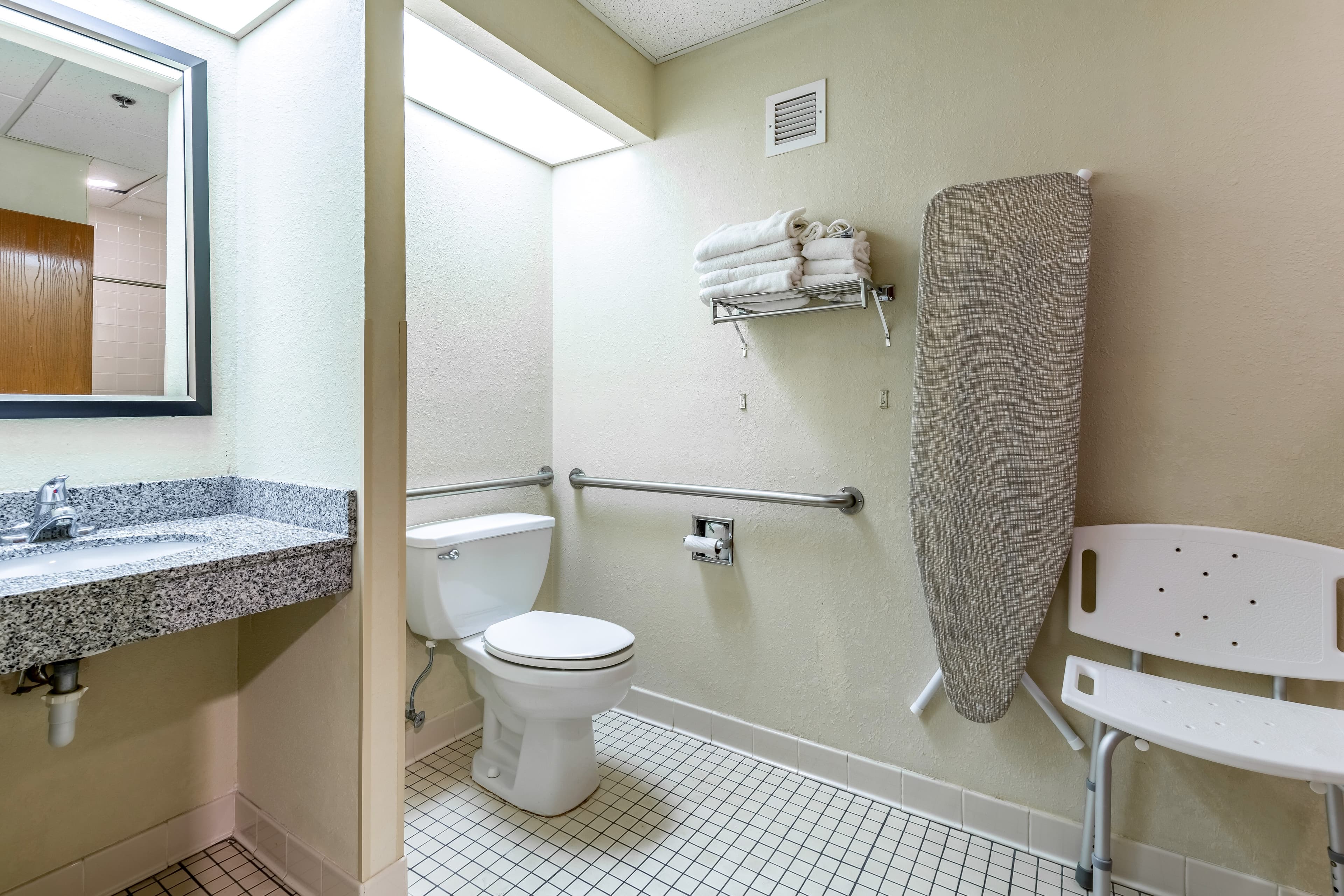 Quality Inn & Suites Southport — 9