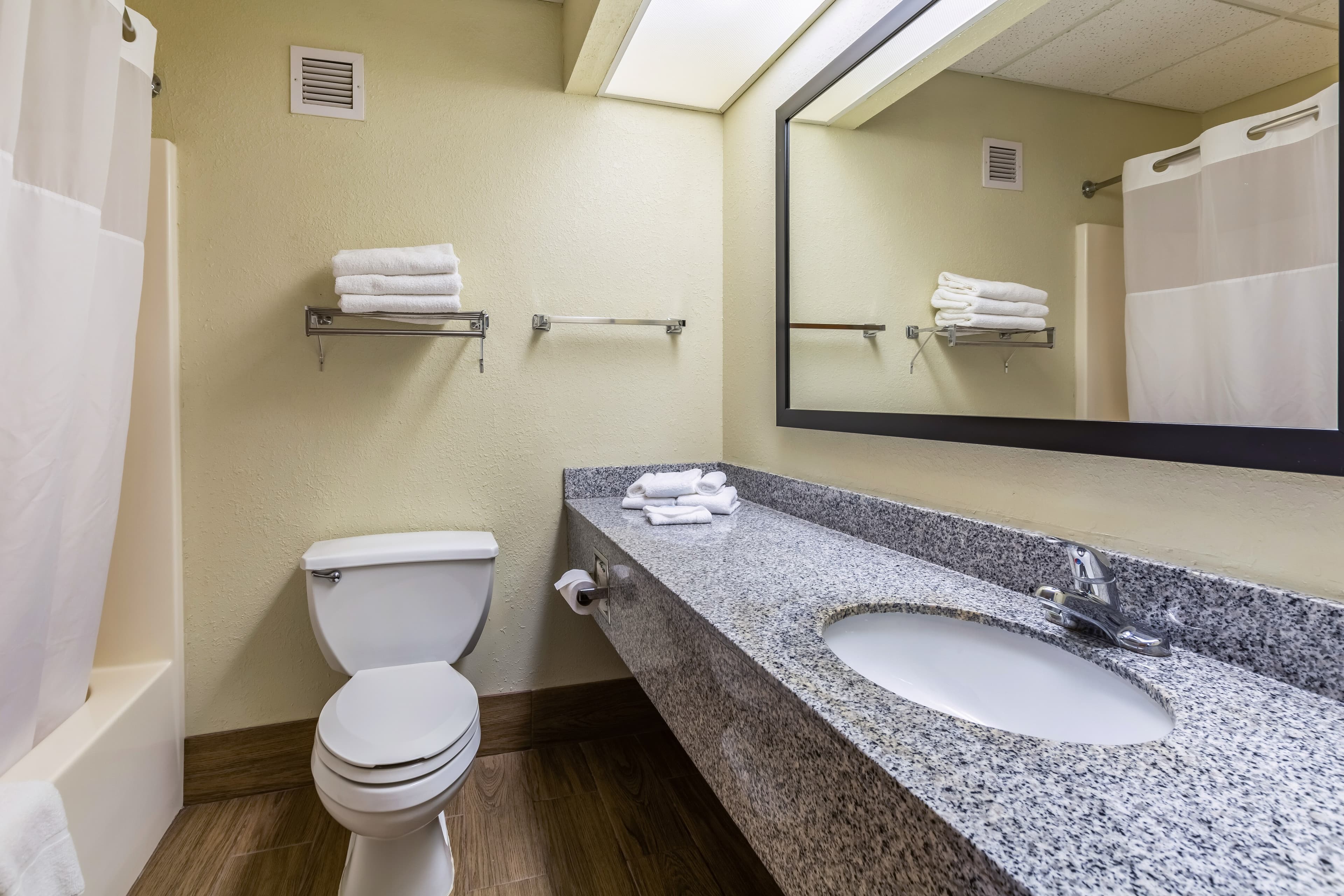 Quality Inn & Suites Southport — 13