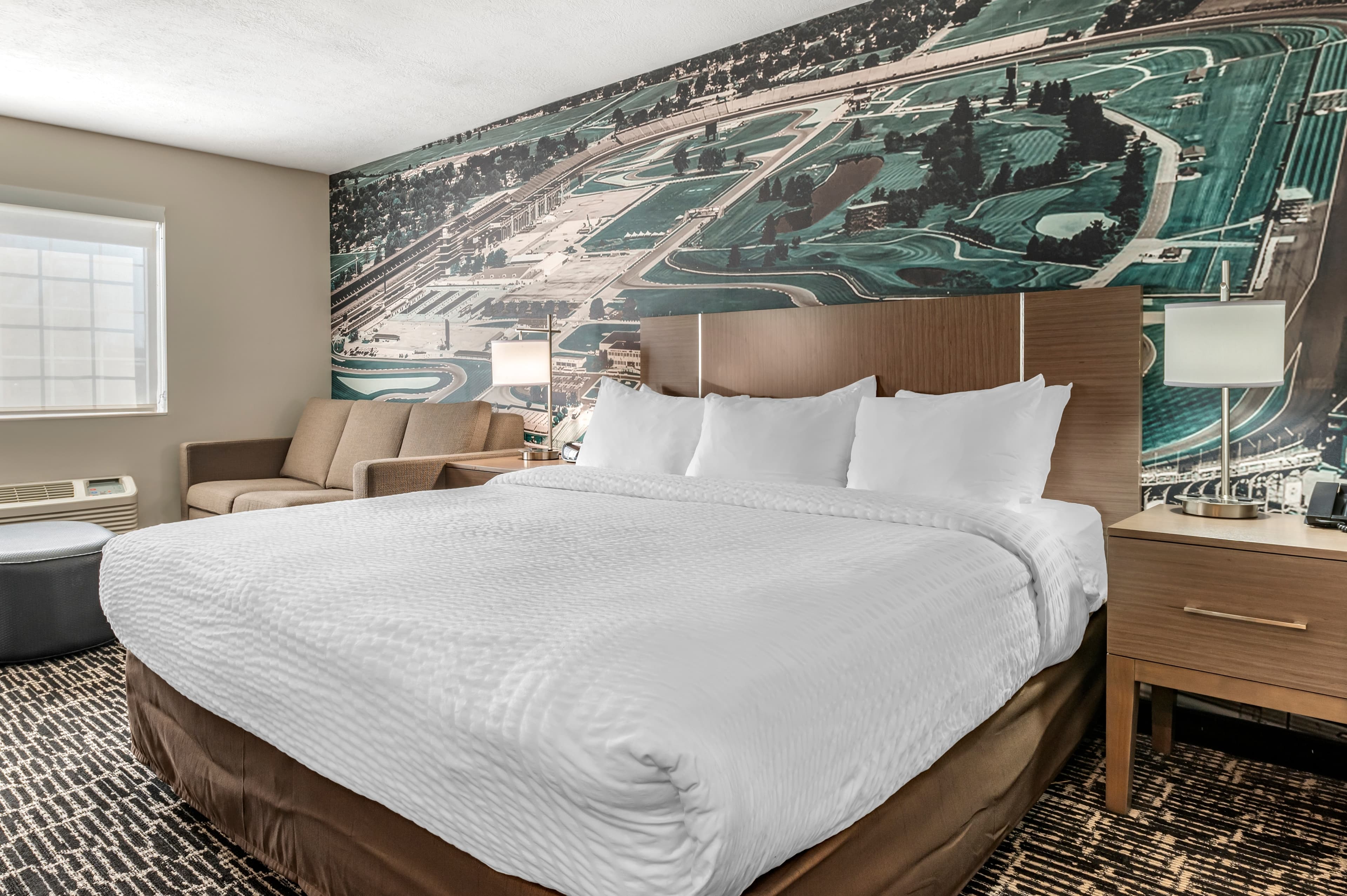 Clarion Pointe Indianapolis Airport - Image 4