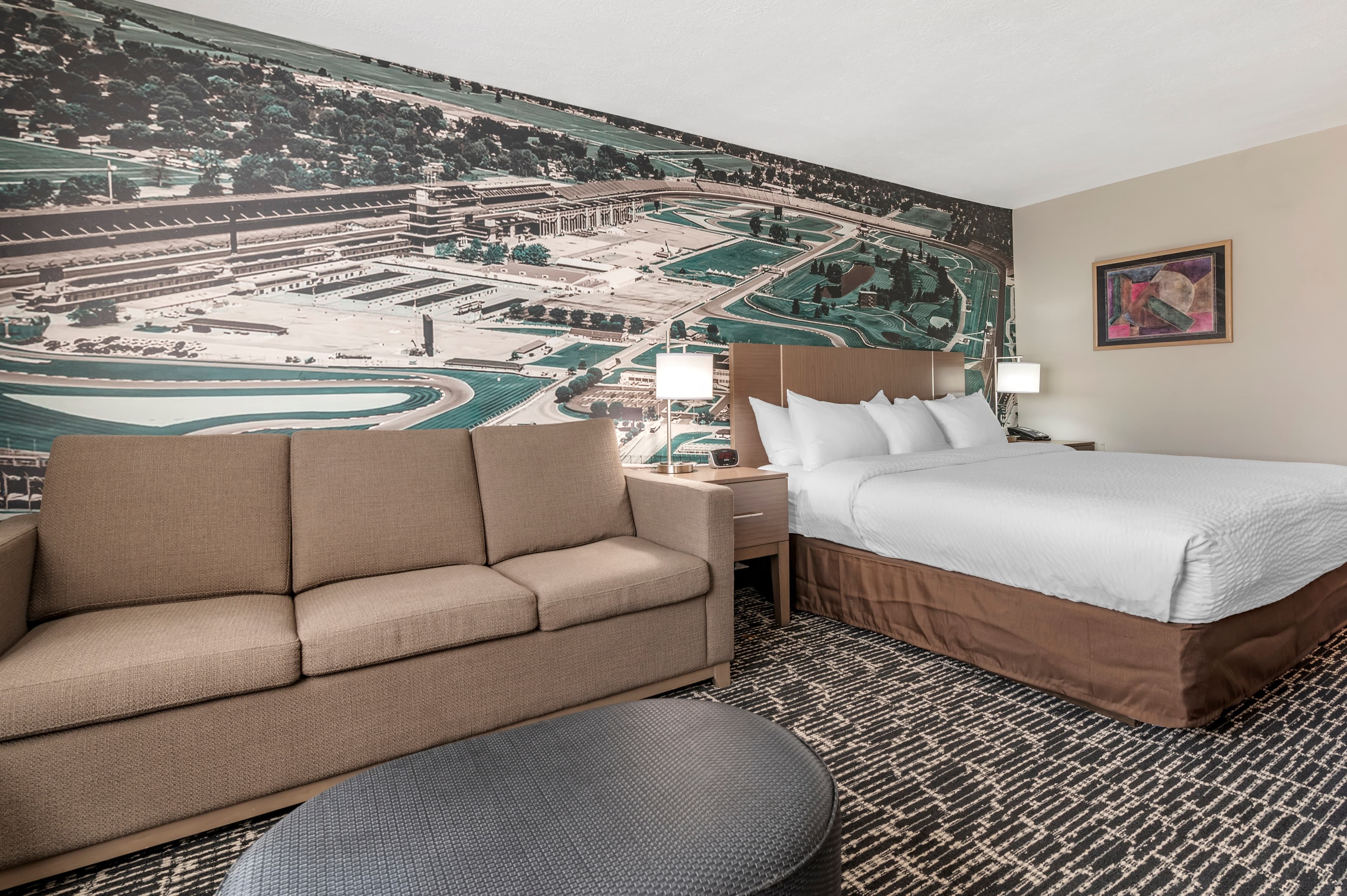 Clarion Pointe Indianapolis Airport - Image 5