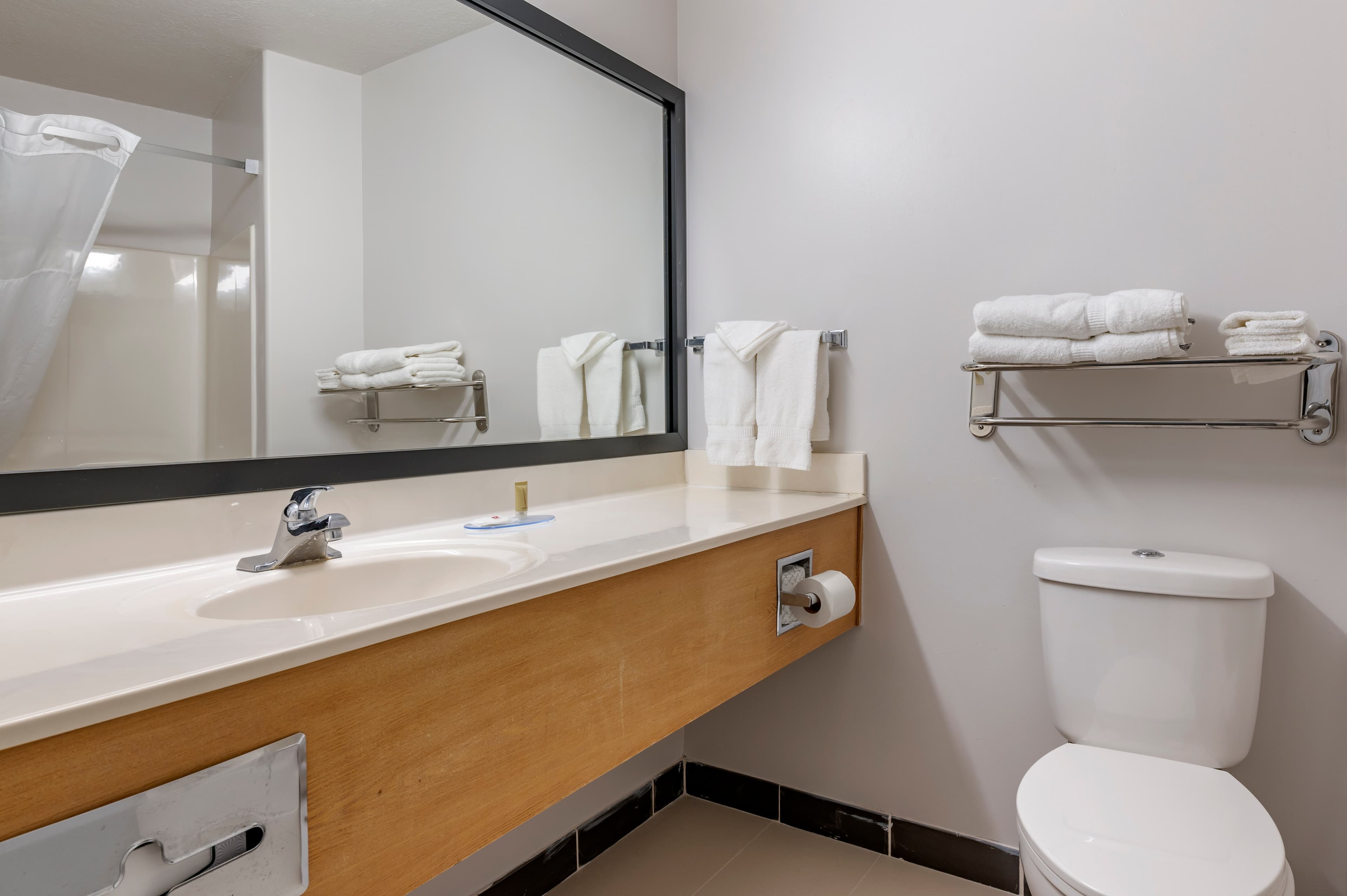Clarion Pointe Indianapolis Airport — 15