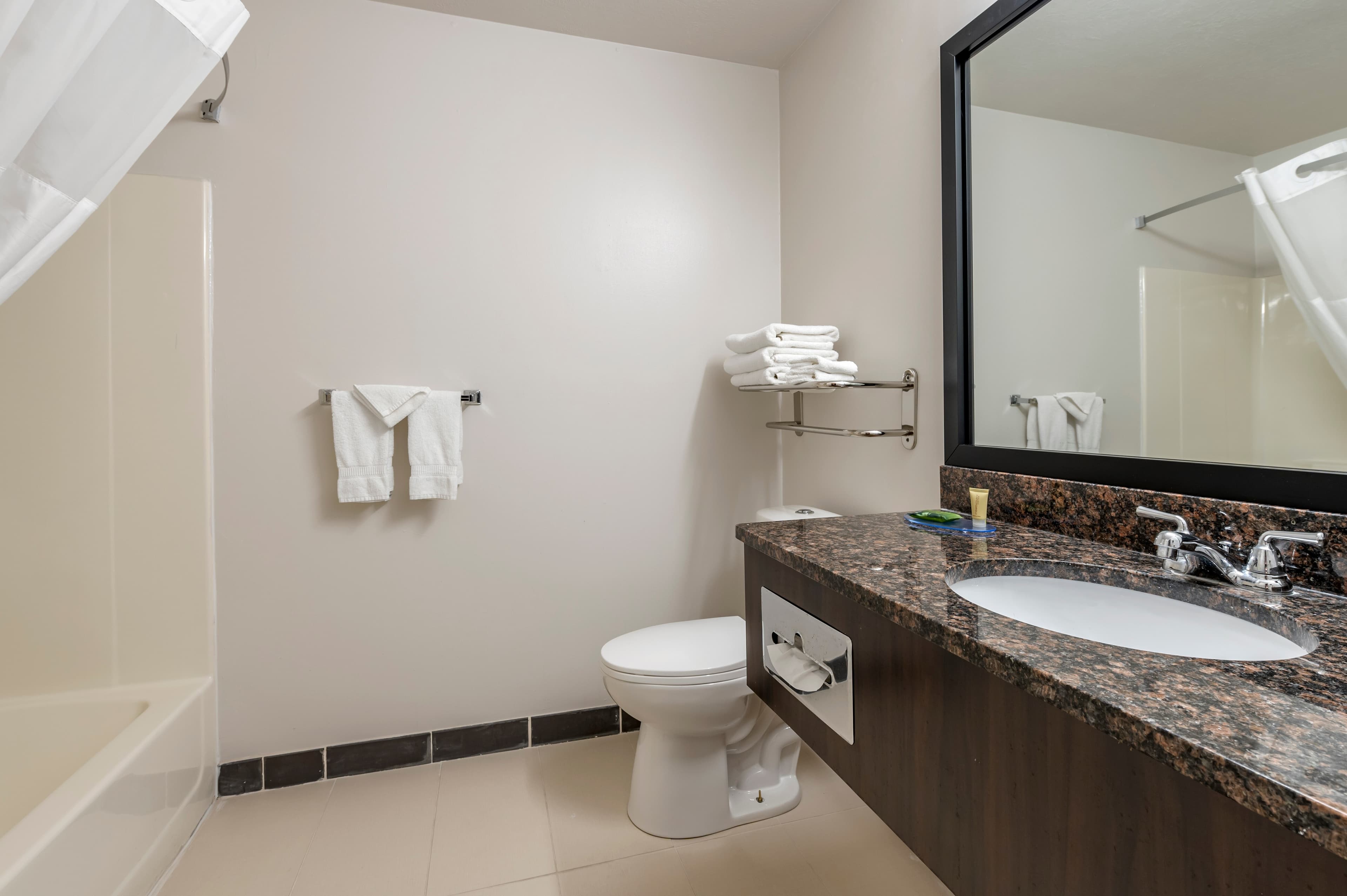 Clarion Pointe Indianapolis Airport — 17